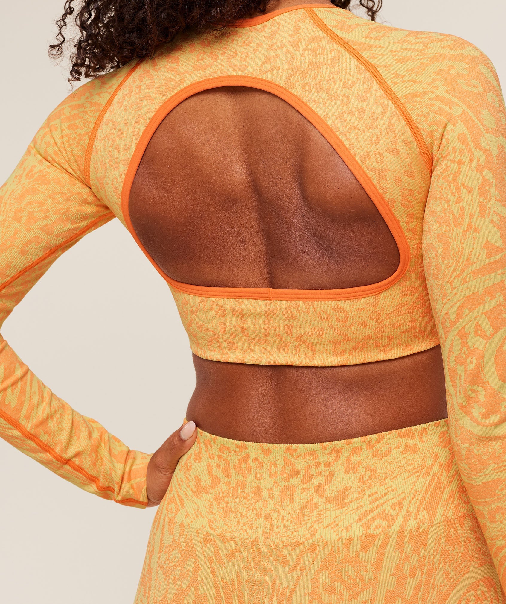 gymshark-adapt-animal-long-sleeve-crop-top-ls-tops-yellow-ss26