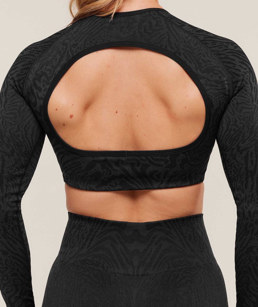 gymshark-adapt-animal-long-sleeve-crop-top-crop-tops-black-aw25