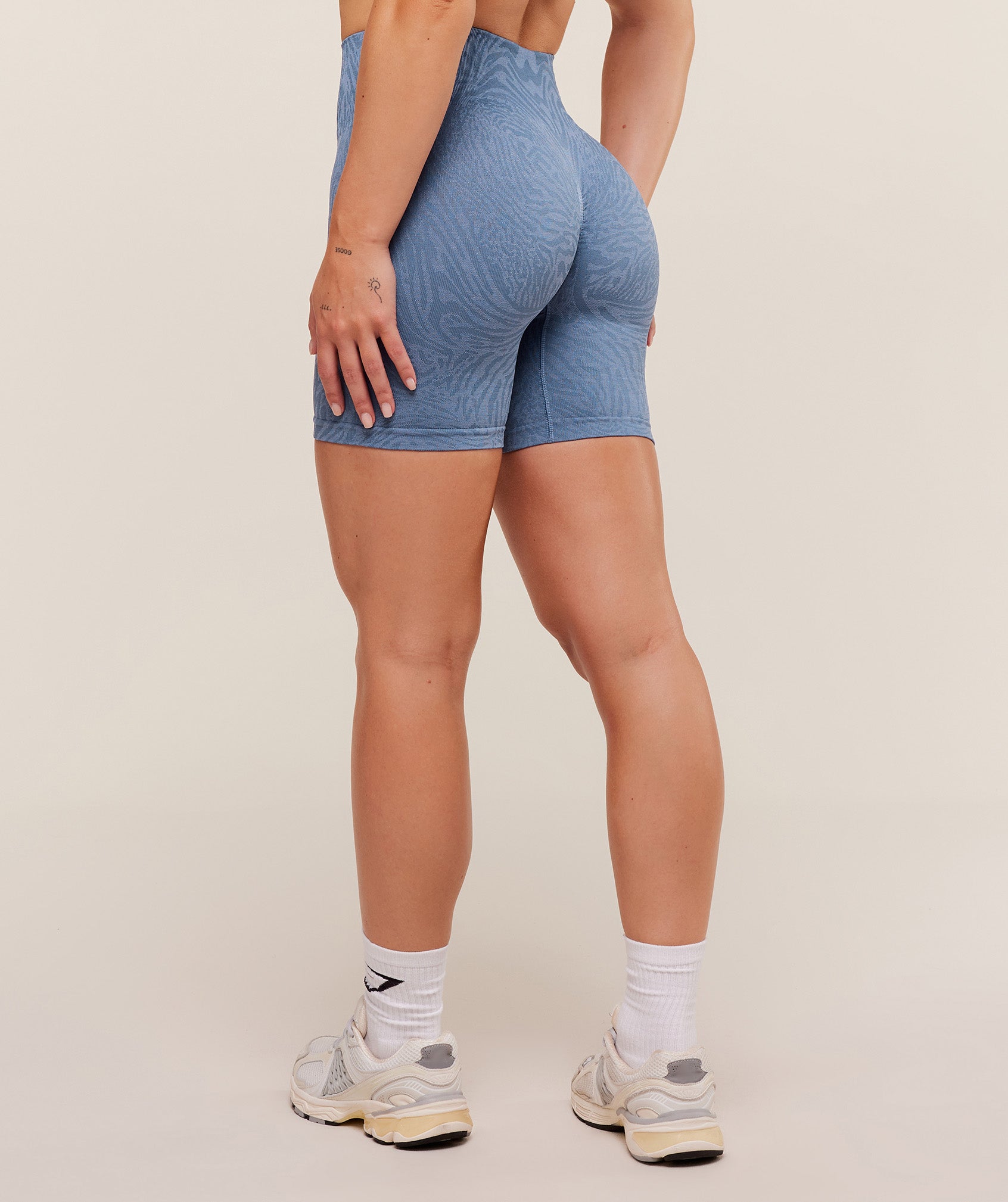 gymshark-adapt-animal-seamless-shorts-shorts-blue-aw25-1