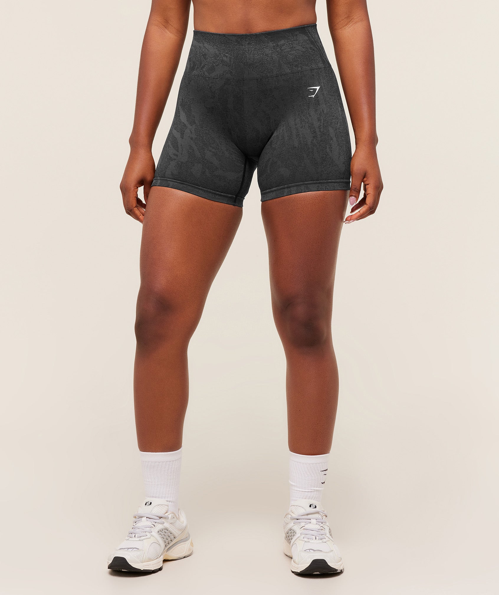 gymshark-adapt-camo-seamless-shorts-shorts-grey-aw25