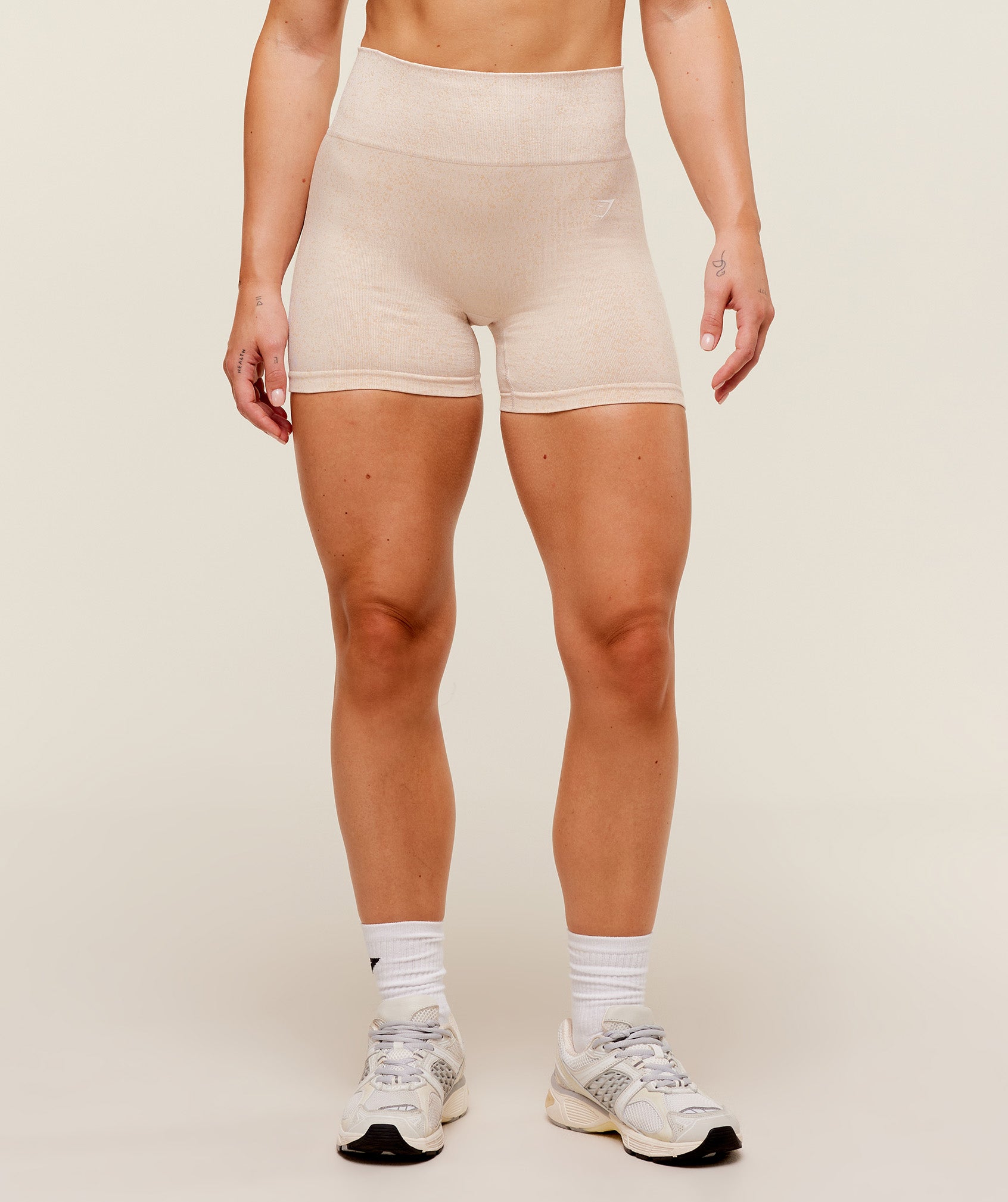 gymshark-adapt-fleck-seamless-shorts-coconut-white-ss24