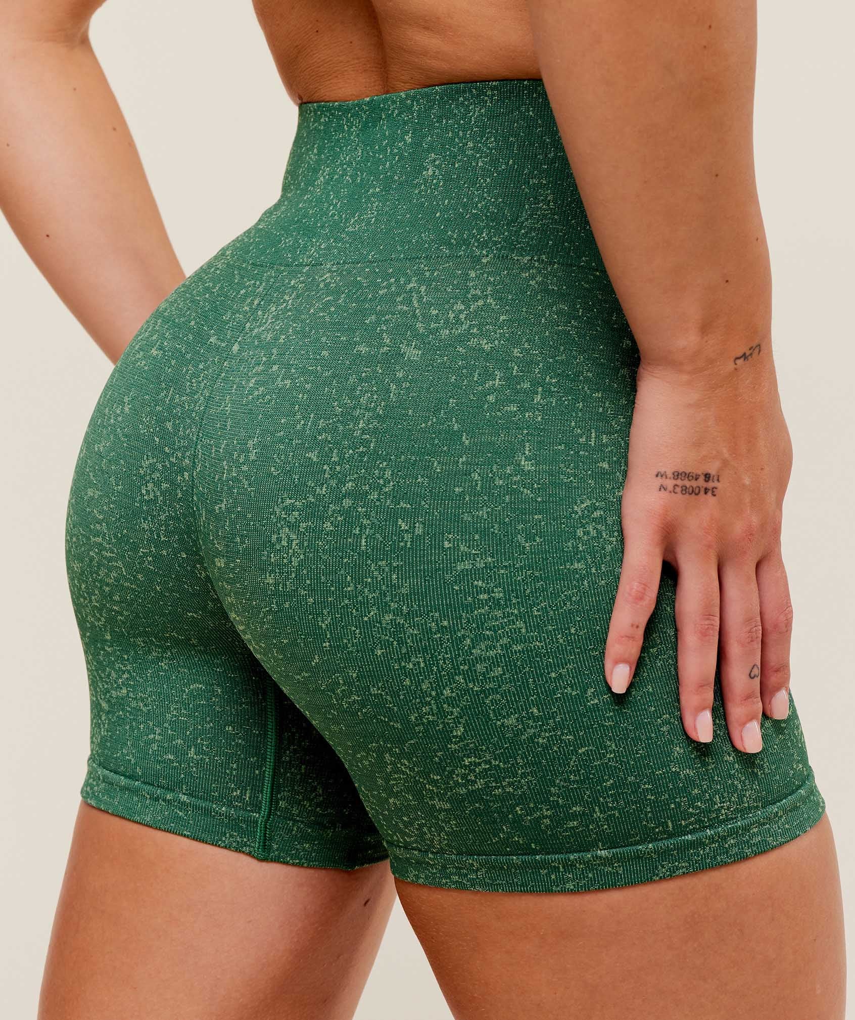 gymshark-adapt-fleck-seamless-shorts-shorts-green-aw25