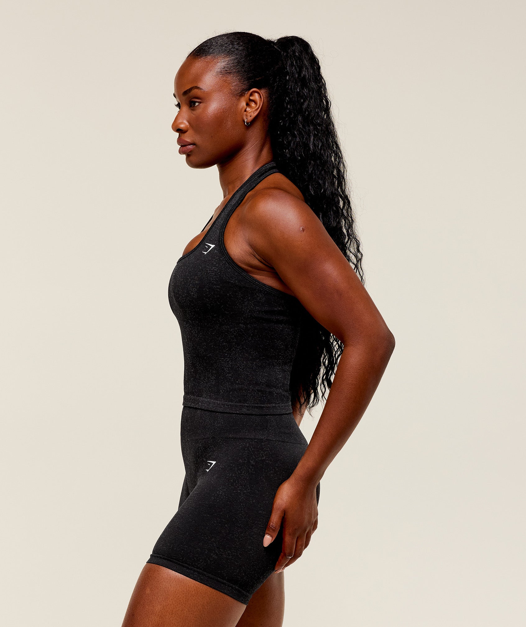 gymshark-adapt-fleck-tank-with-shelf-crop-tops-black-aw25