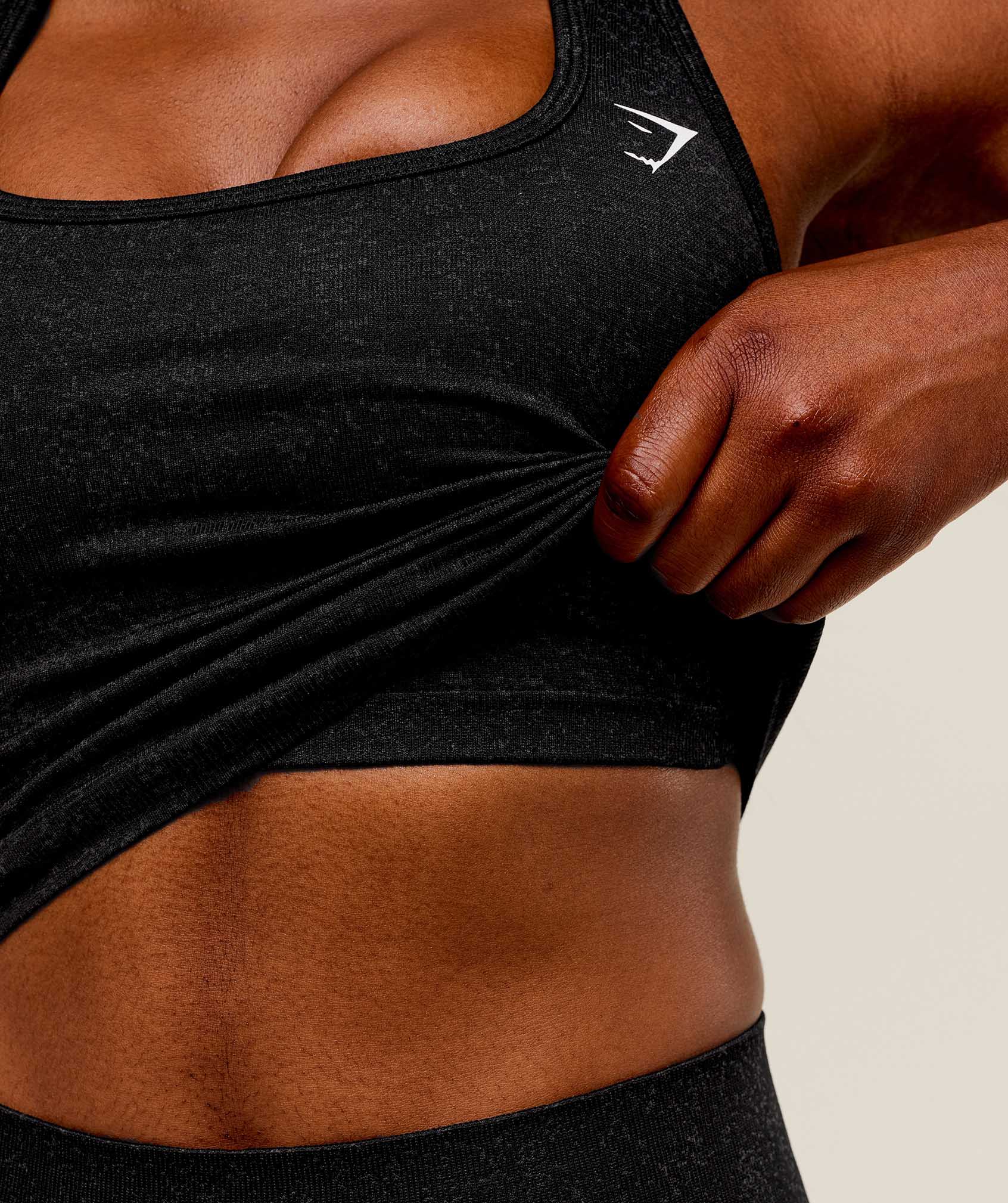 gymshark-adapt-fleck-tank-with-shelf-crop-tops-black-aw25