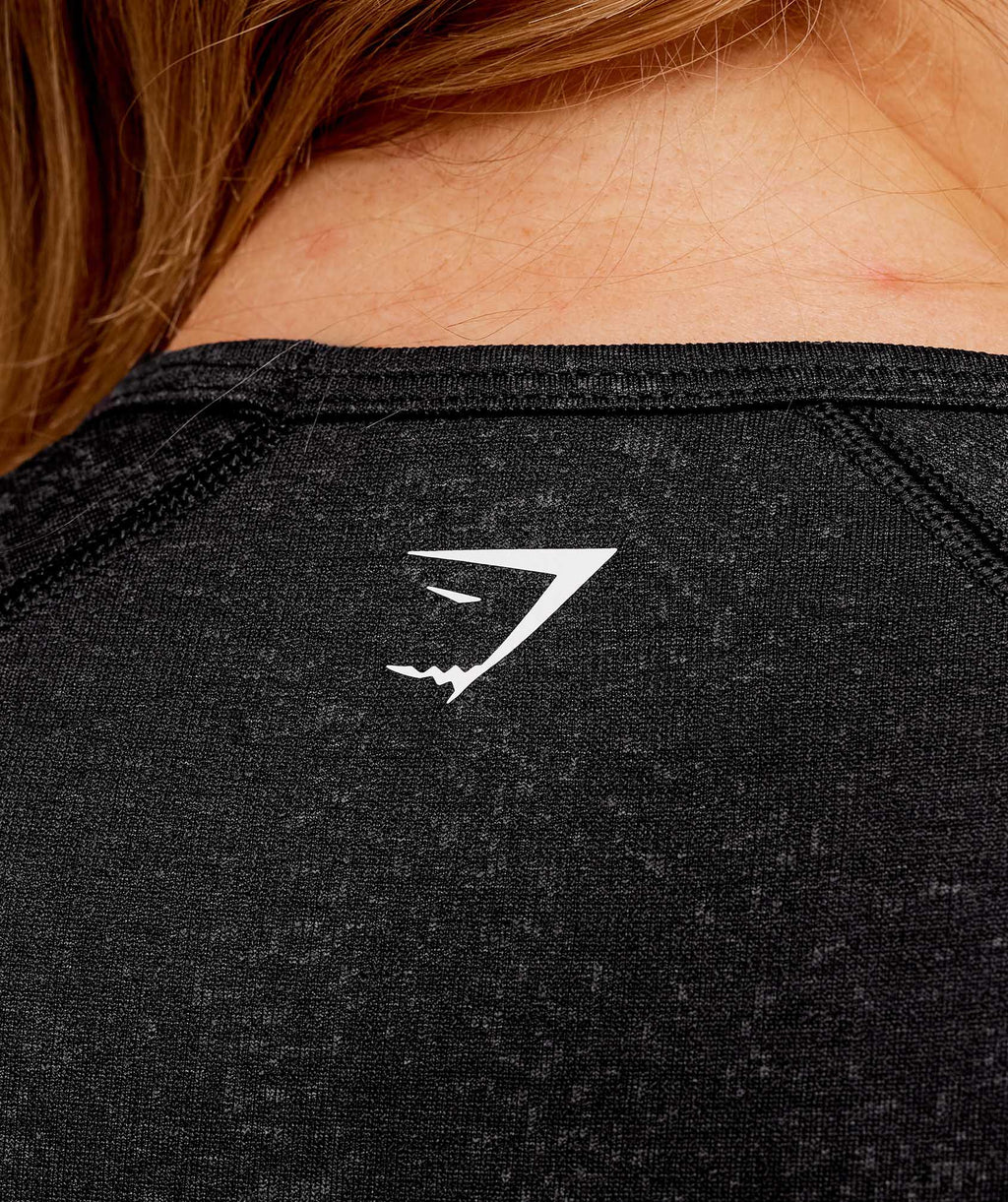 gymshark-adapt-fleck-short-sleeve-crop-top-crop-tops-black-aw25