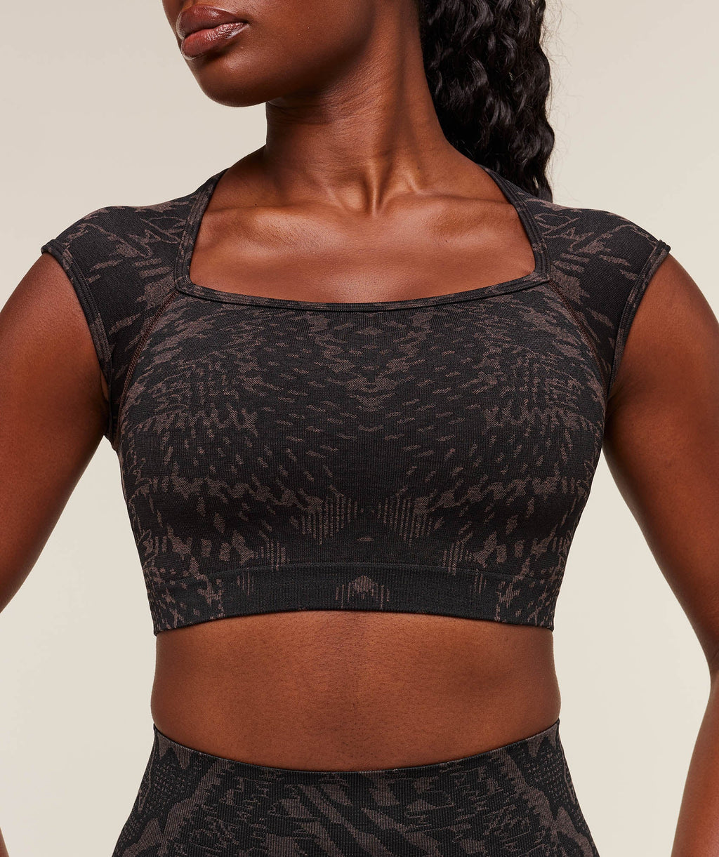 gymshark-adapt-houndstooth-midi-top-crop-tops-pink-aw25-1