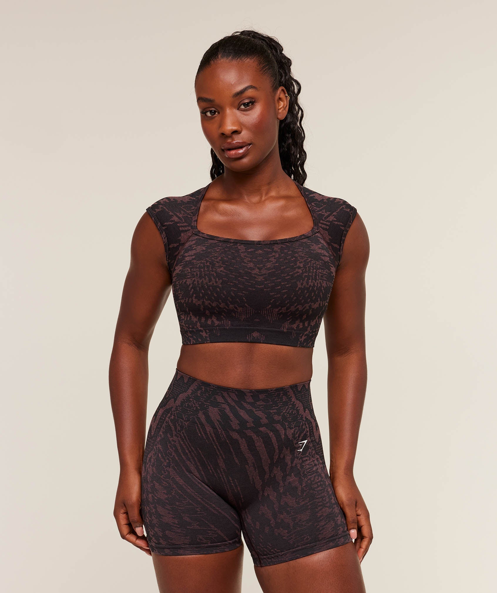gymshark-adapt-houndstooth-midi-top-crop-tops-pink-aw25