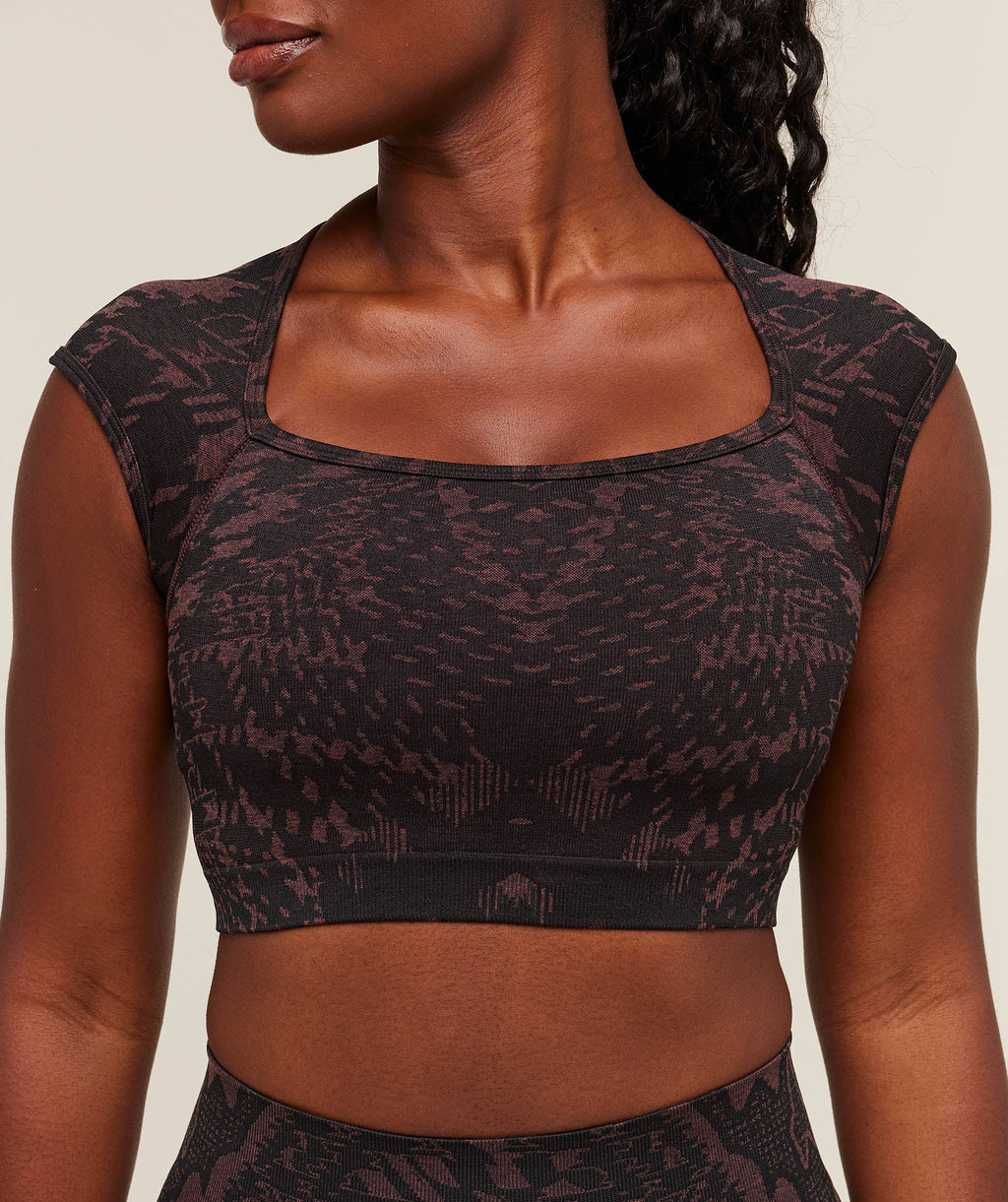 gymshark-adapt-houndstooth-midi-top-crop-tops-pink-aw25