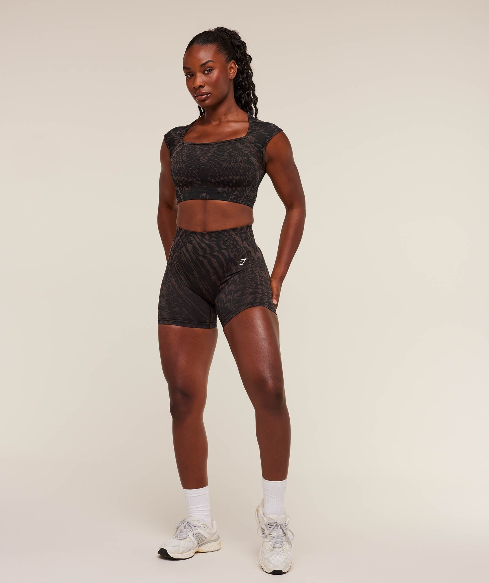 gymshark-adapt-houndstooth-shorts-shorts-pink-aw25