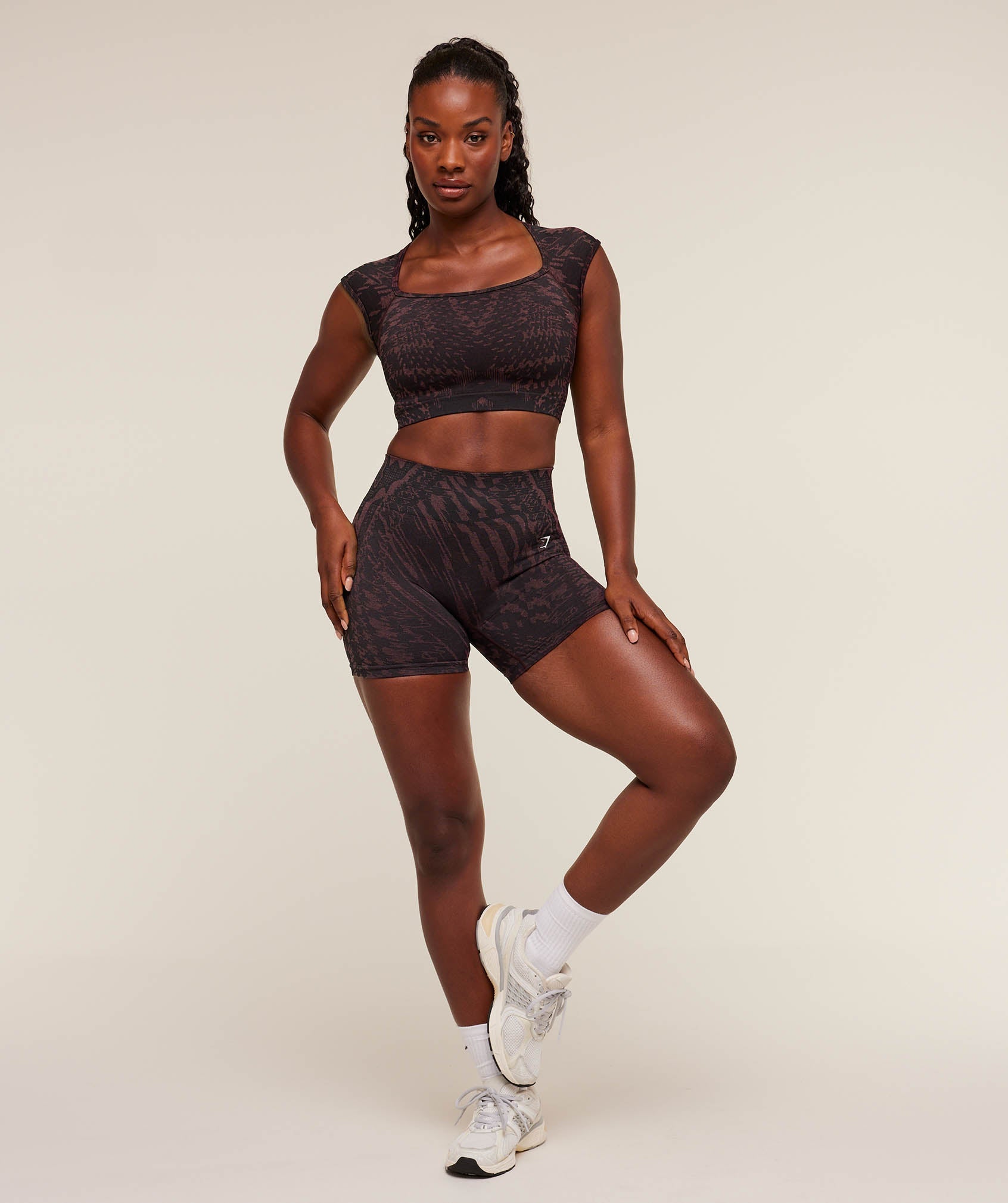 gymshark-adapt-houndstooth-shorts-shorts-pink-aw25-1