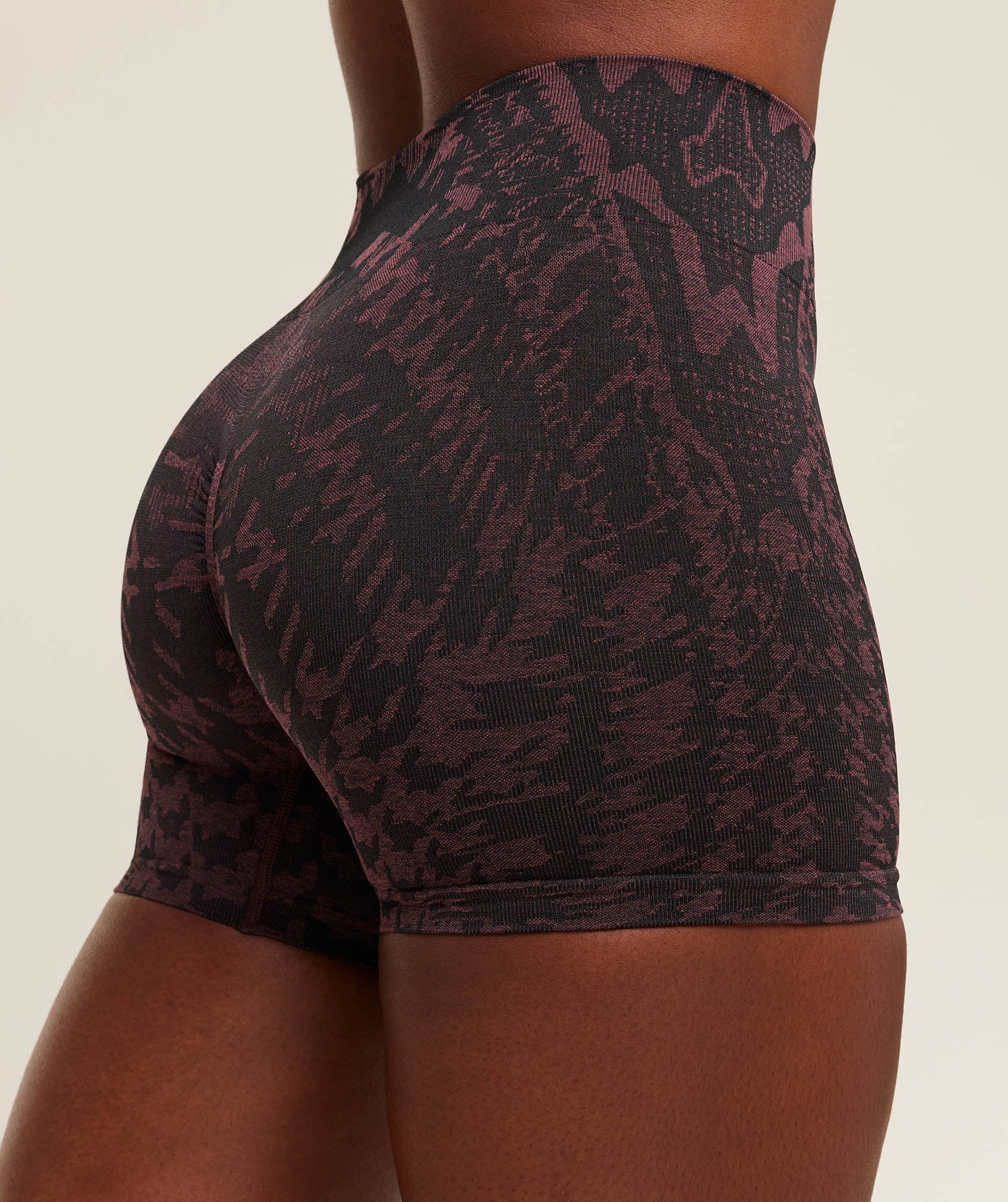 gymshark-adapt-houndstooth-shorts-shorts-pink-aw25-1