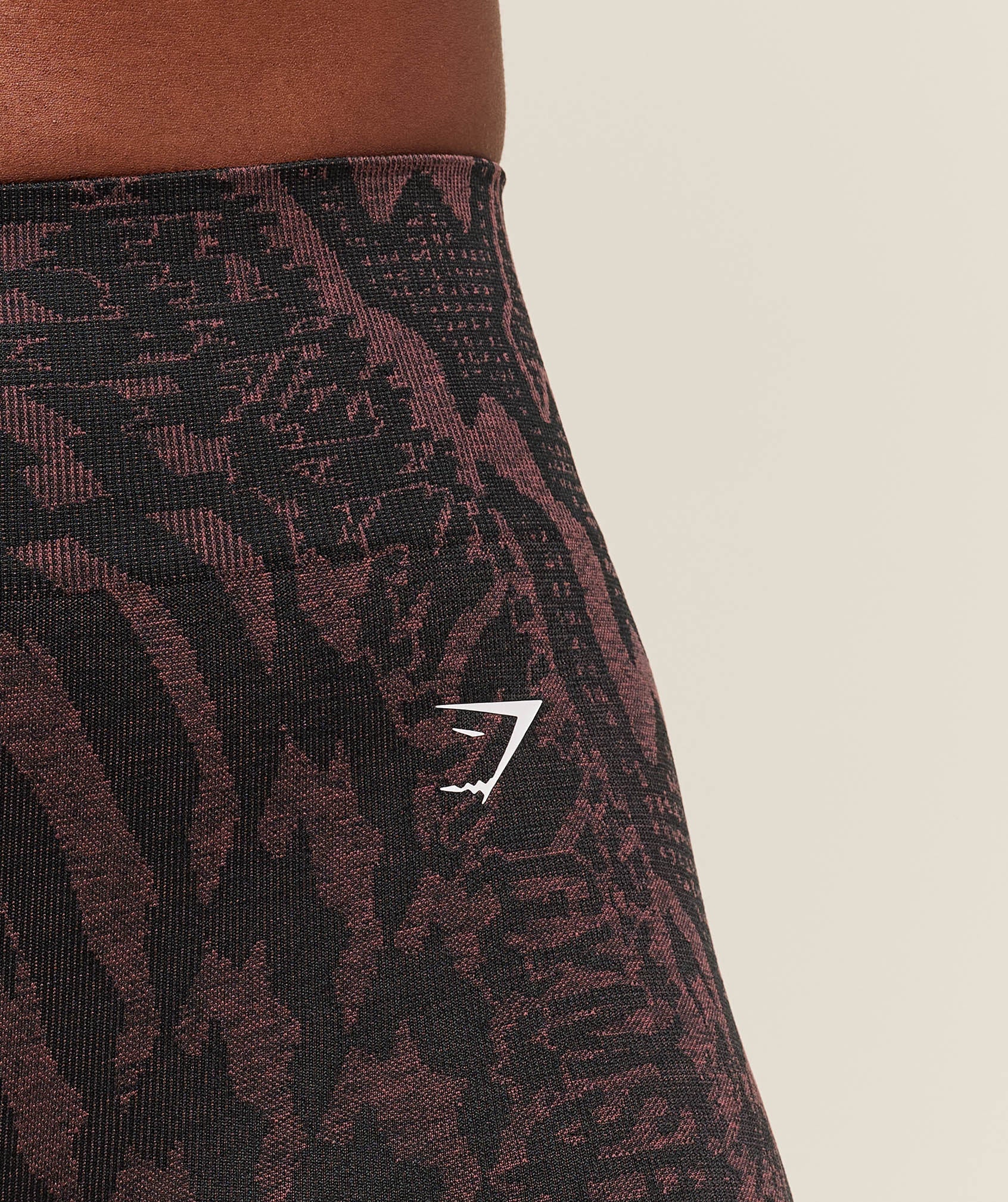 gymshark-adapt-houndstooth-shorts-shorts-pink-aw25-1