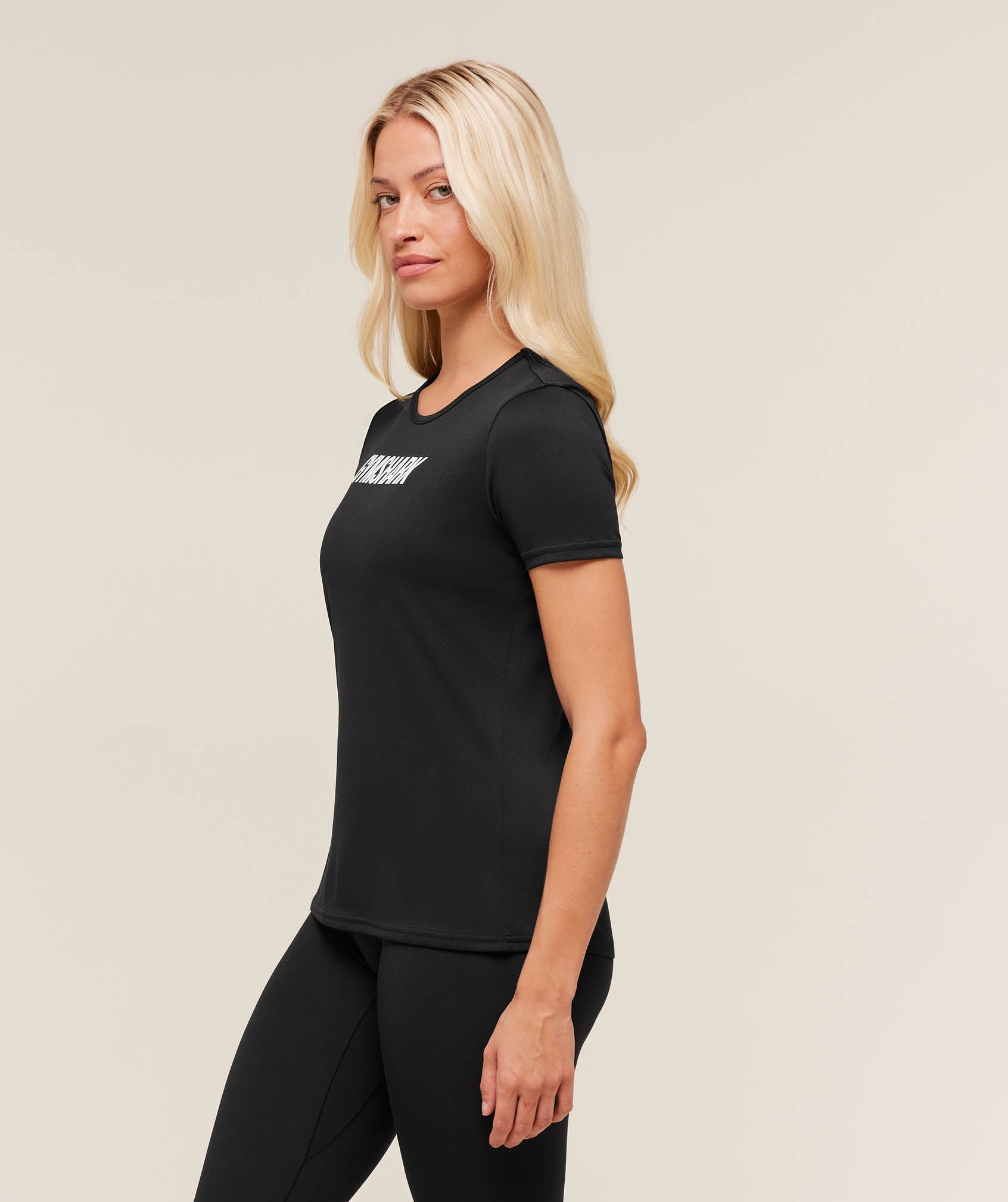 gymshark-wordmark-graphic-t-shirt-ss-tops-black-aw25
