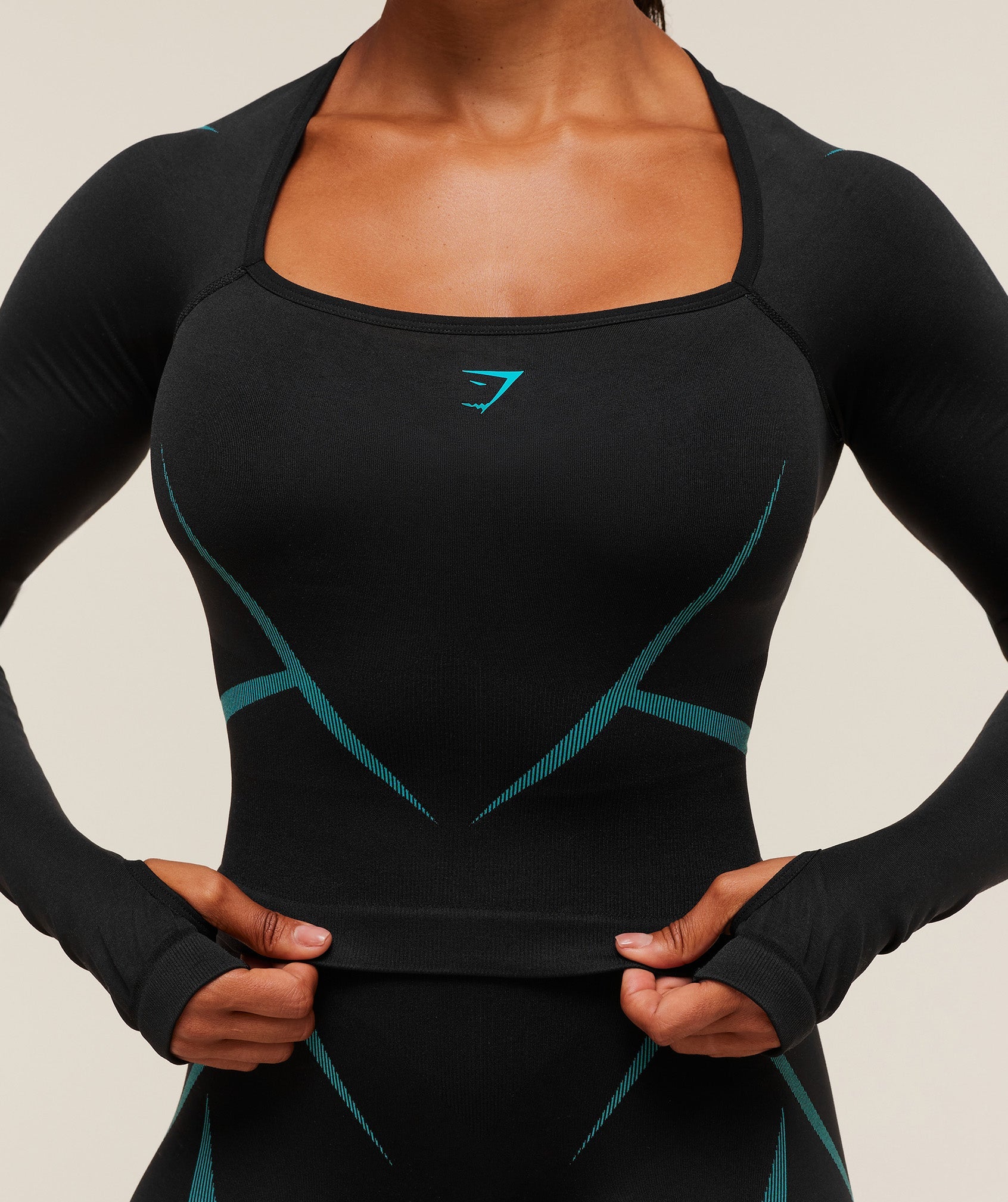 gymshark-apex-lift-seamless-long-sleeve-crop-top-crop-tops-black-aw25