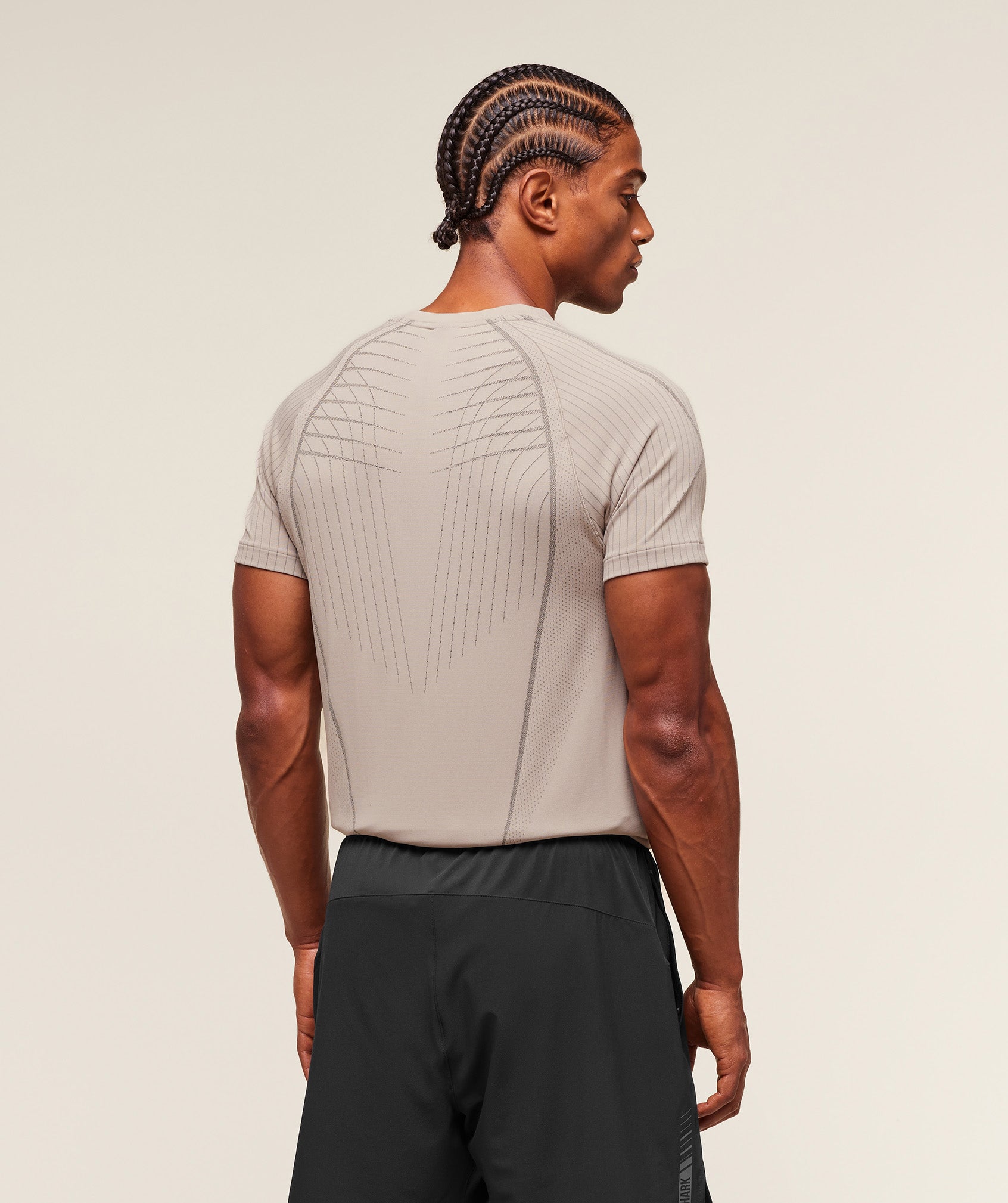 gymshark-apex-seamless-t-shirt-ss-tops-grey-aw25-1