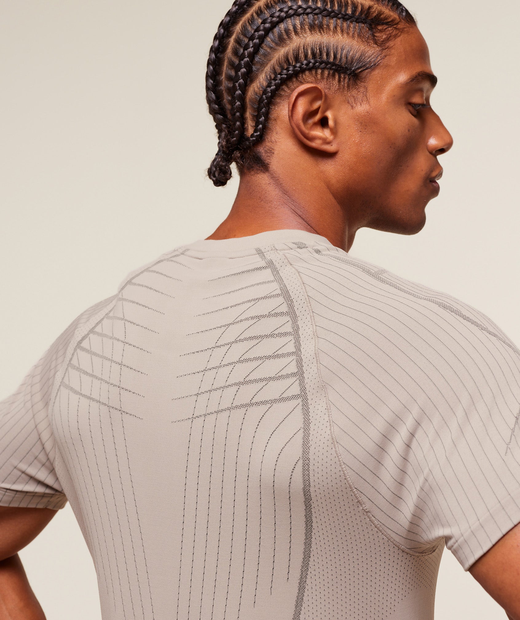 gymshark-apex-seamless-t-shirt-ss-tops-grey-aw25-1