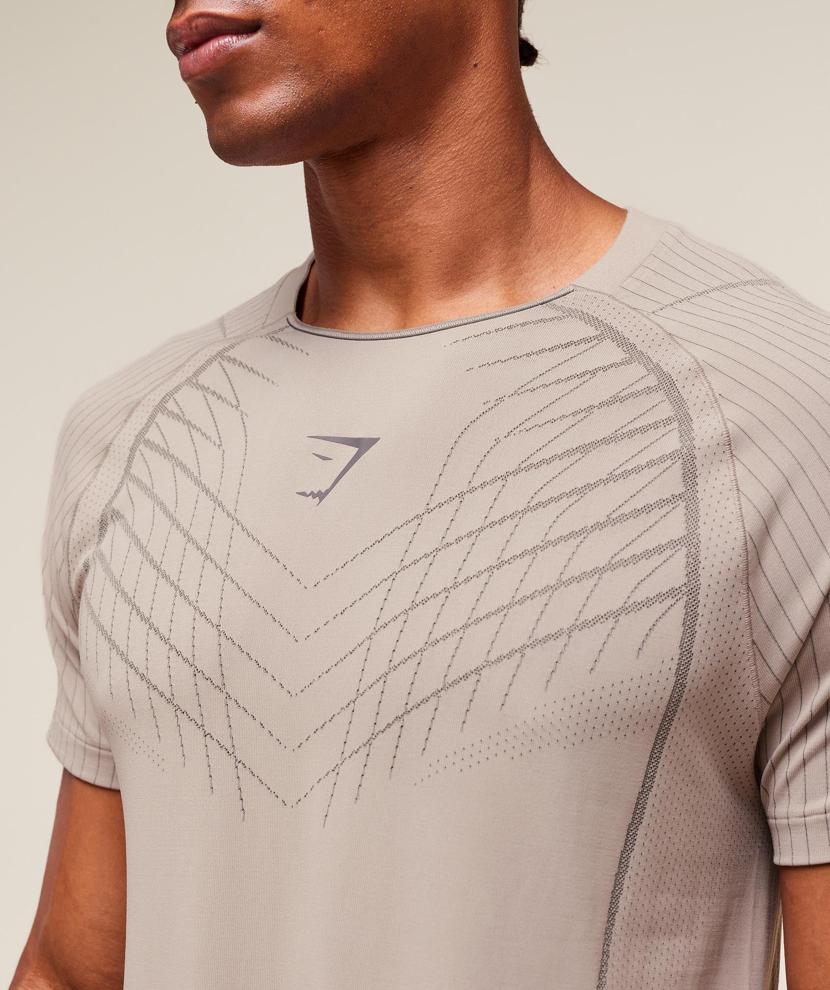 gymshark-apex-seamless-t-shirt-ss-tops-grey-aw25-1