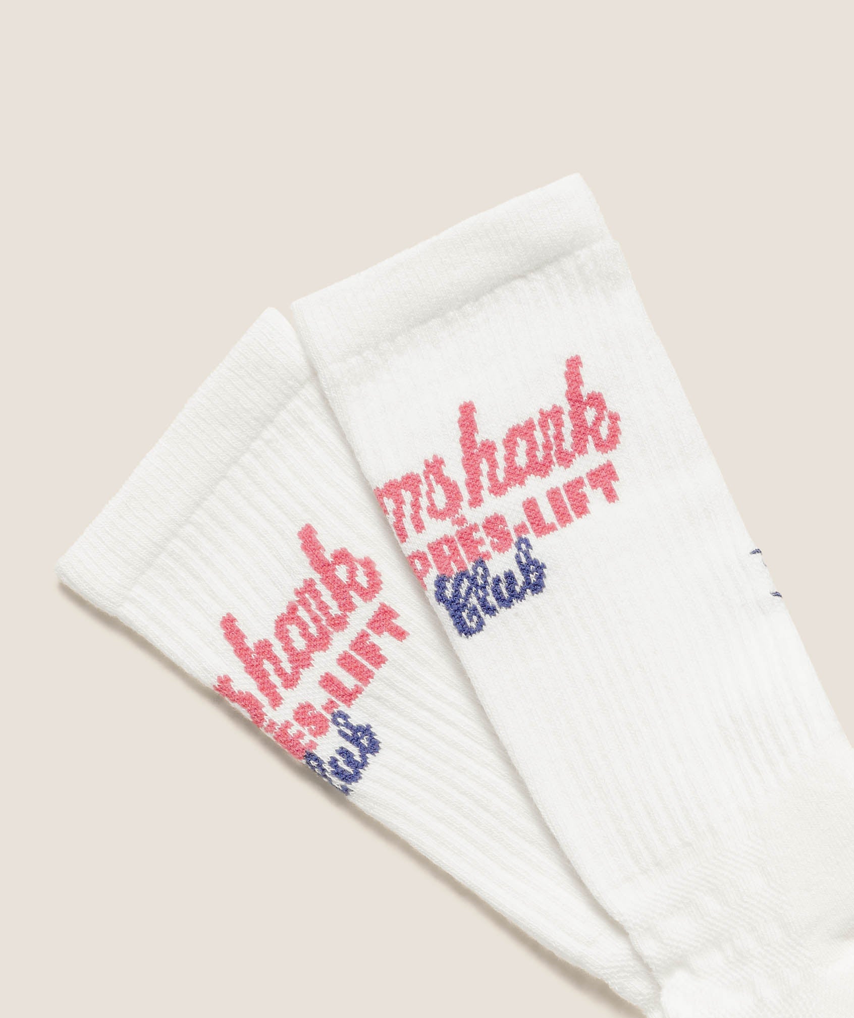 gymshark-apres-lift-graphic-crew-sock-single-socks-white-aw25