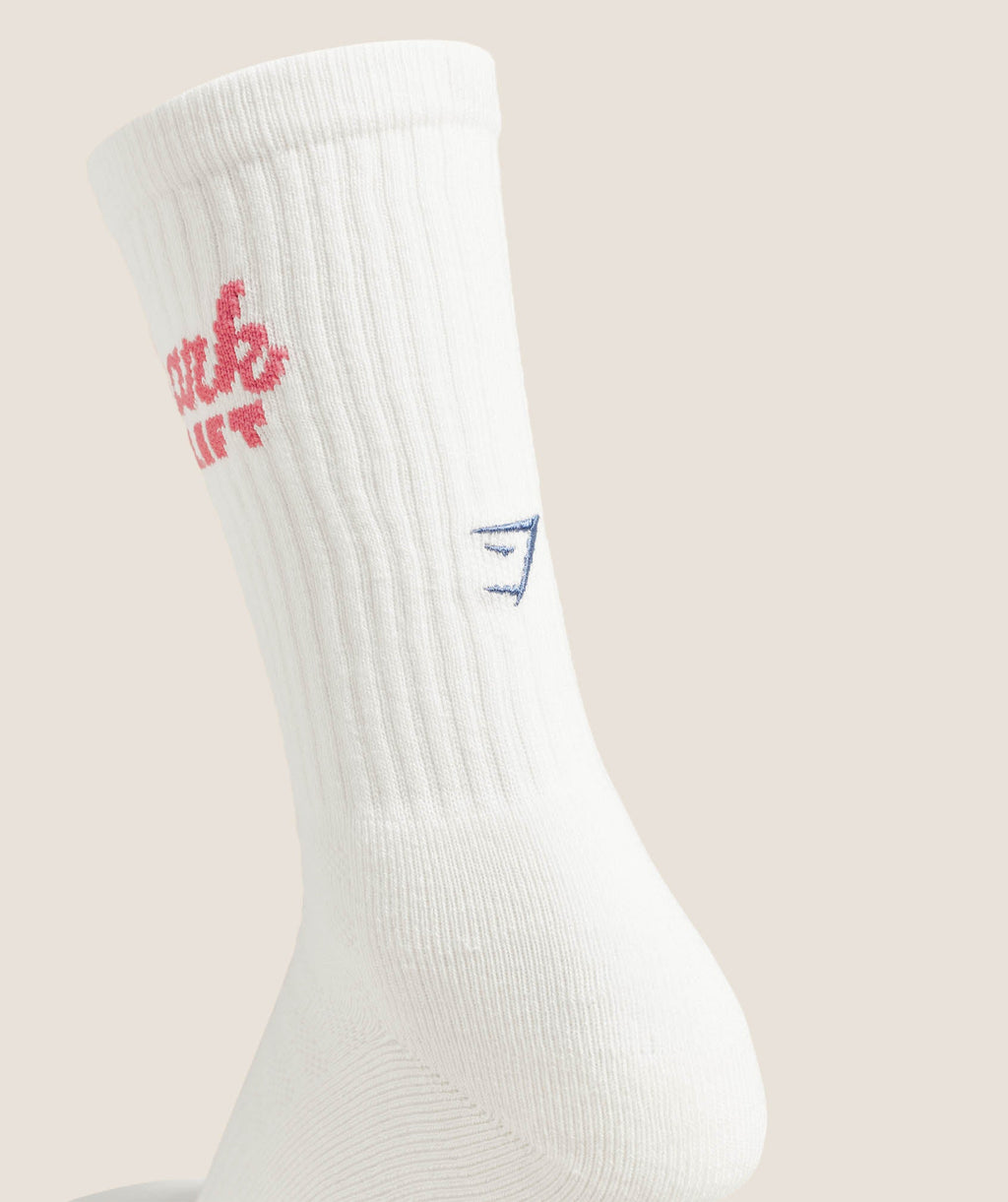 gymshark-apres-lift-graphic-crew-sock-single-socks-white-aw25
