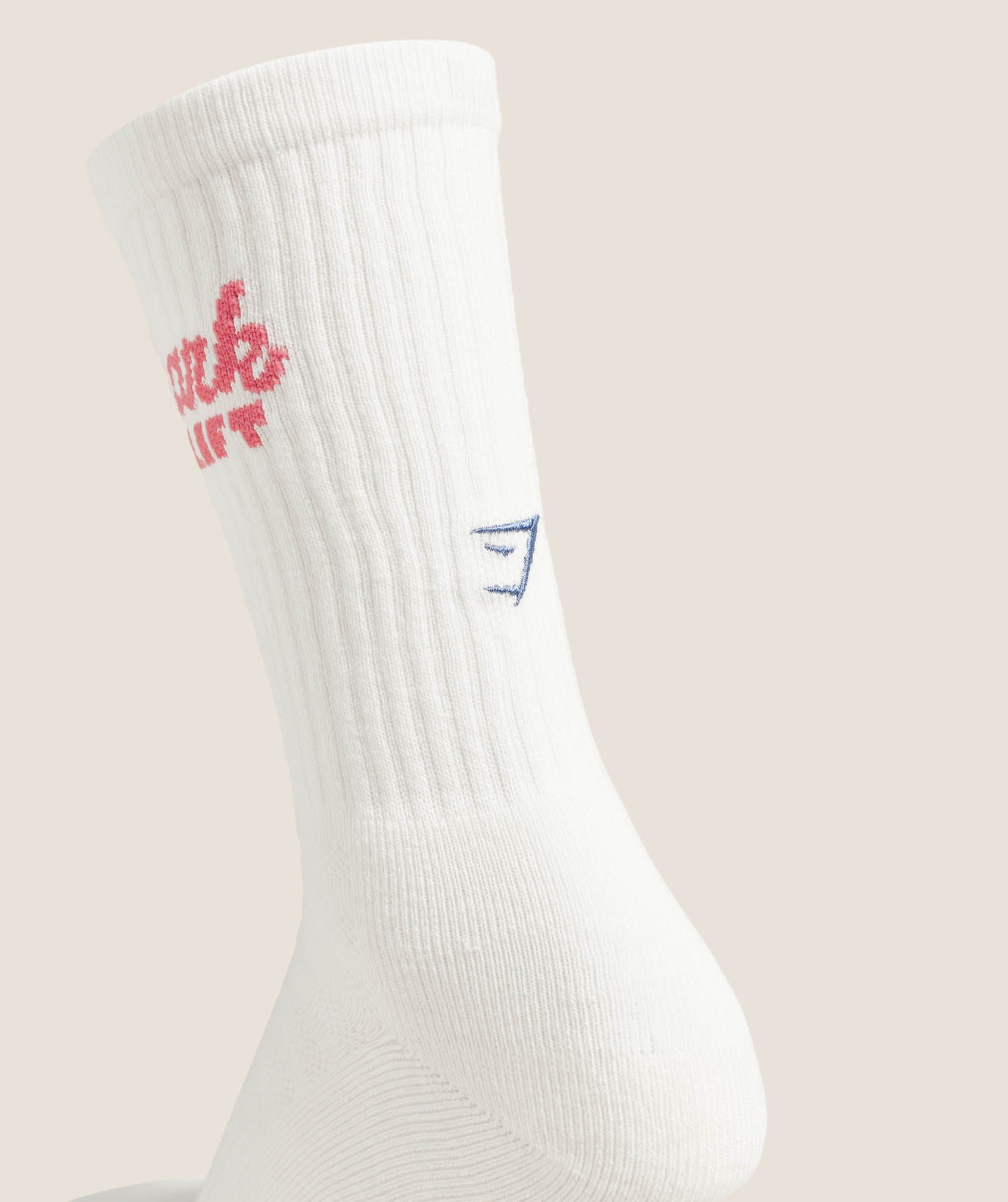 gymshark-apres-lift-graphic-crew-sock-single-socks-white-aw25