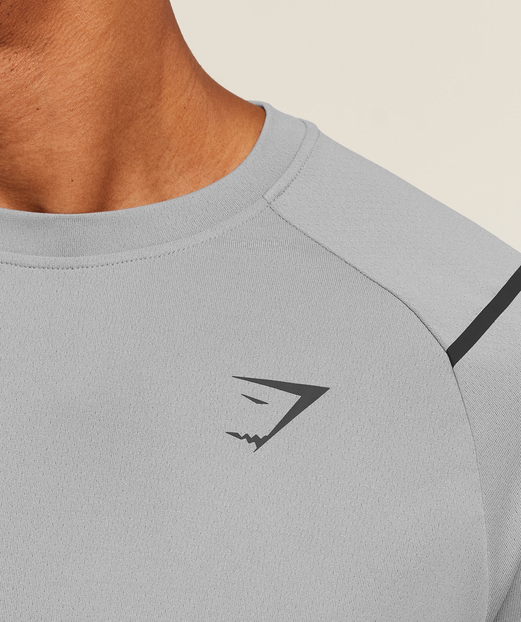 gymshark-arrival-contrast-t-shirt-ss-tops-grey-ss26-a4c4o-gd0y