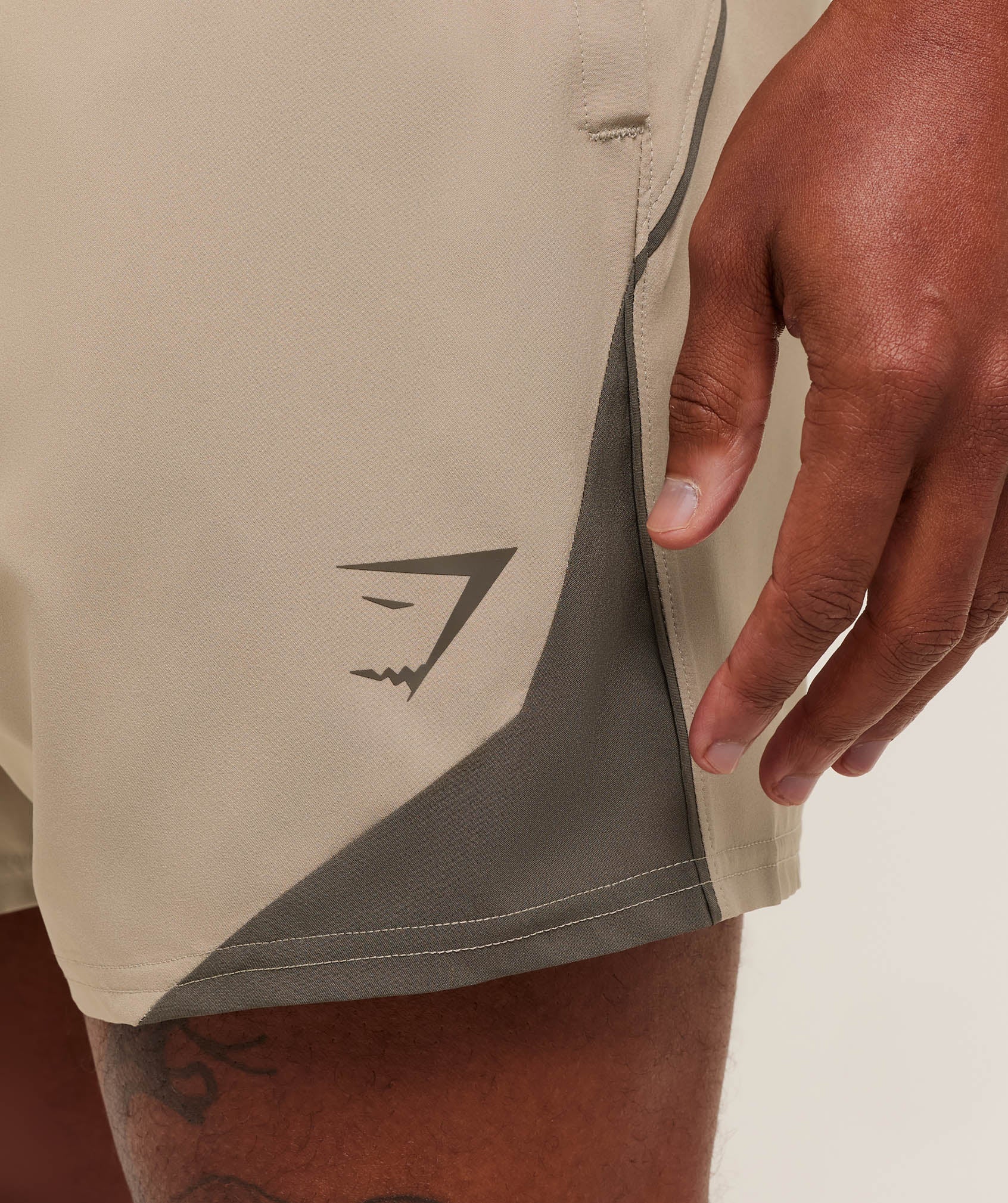 gymshark-arrival-block-6-shorts-shorts-brown-aw25