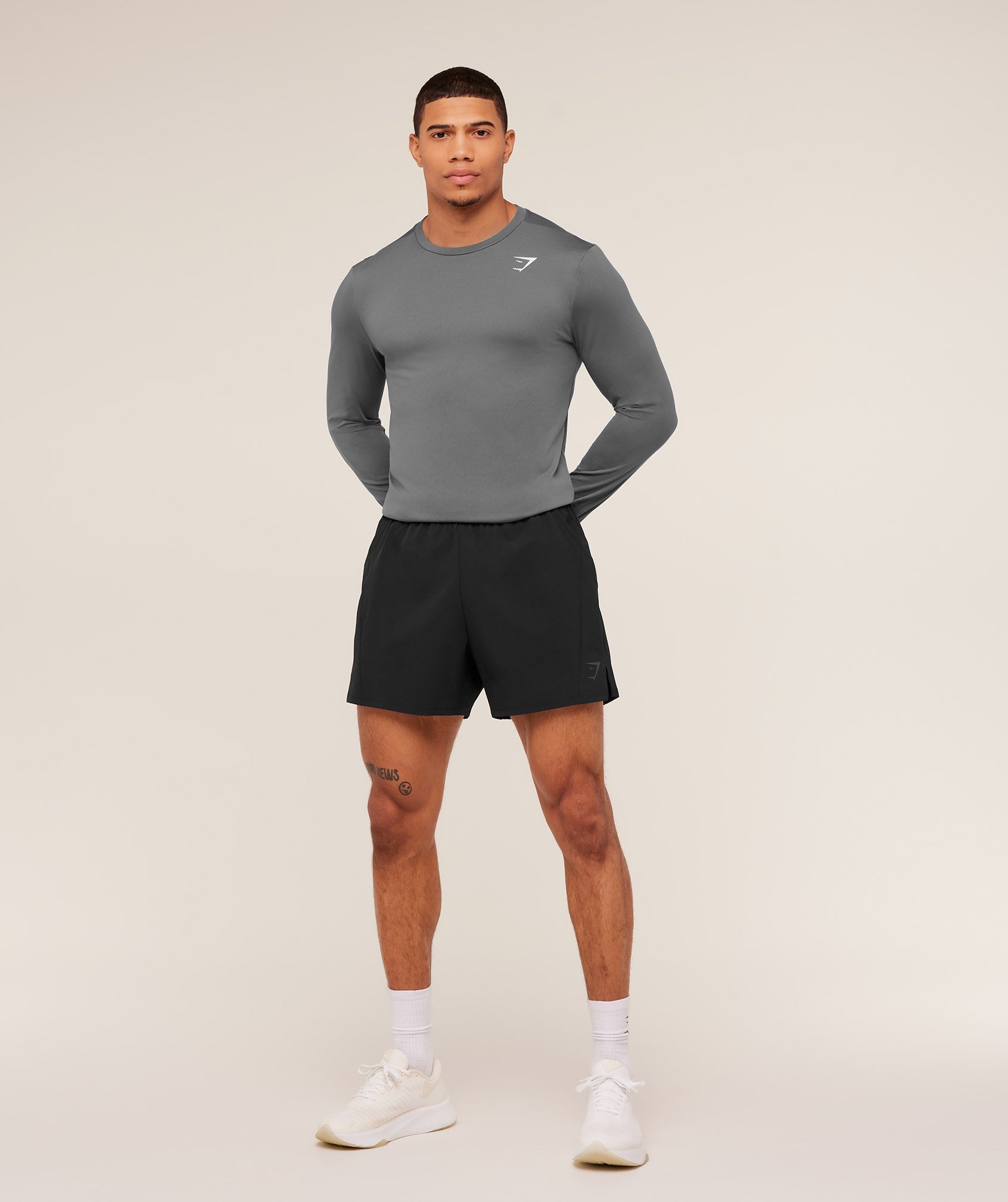 gymshark-arrival-long-sleeve-t-shirt-silhouette-grey-aw22