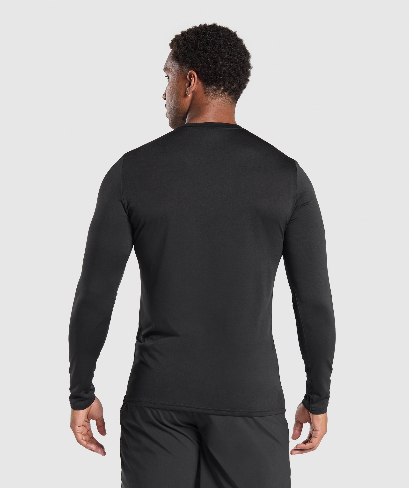 gymshark-arrival-long-sleeve-t-shirt-black-ss22