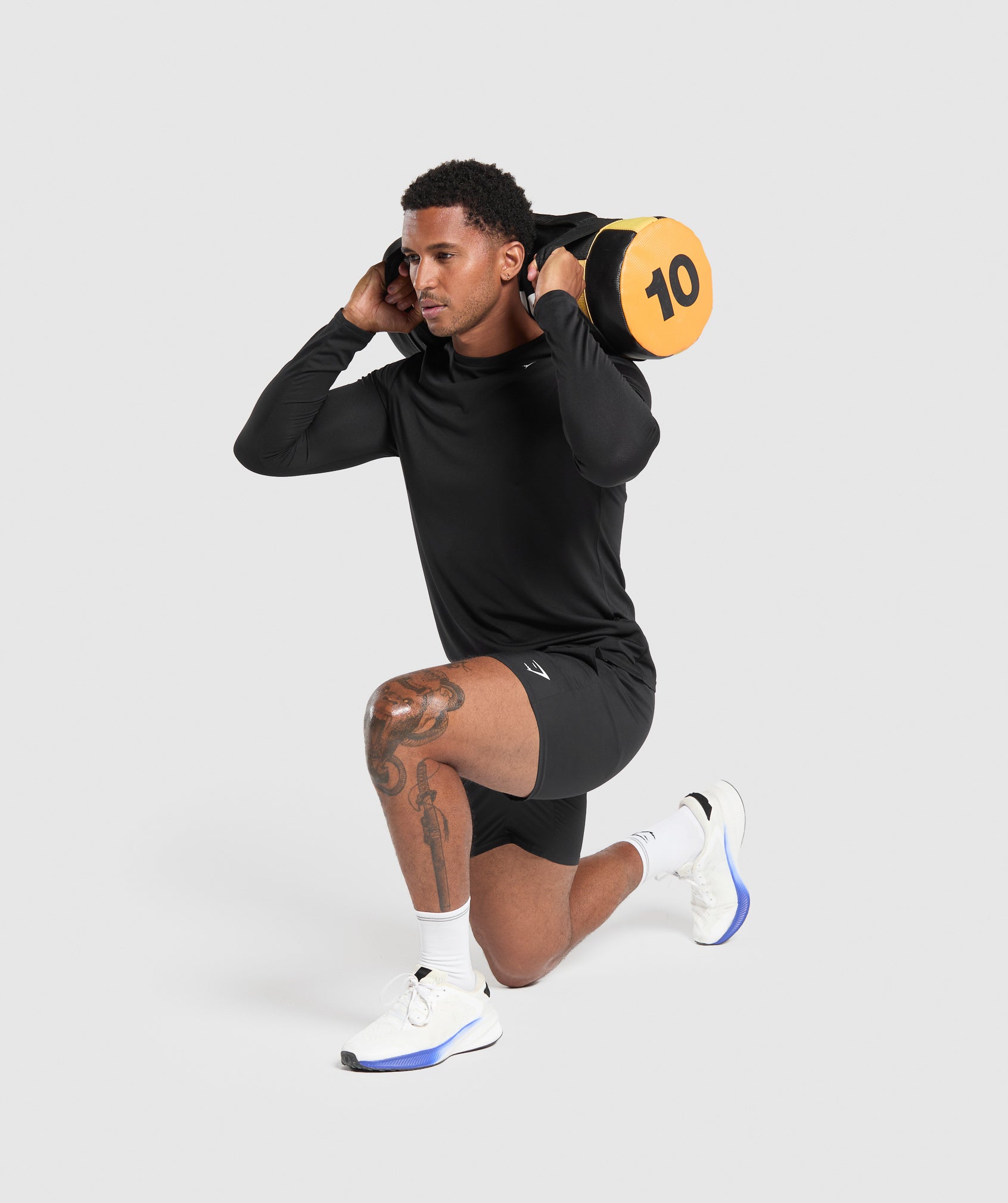 gymshark-arrival-long-sleeve-t-shirt-black-ss22