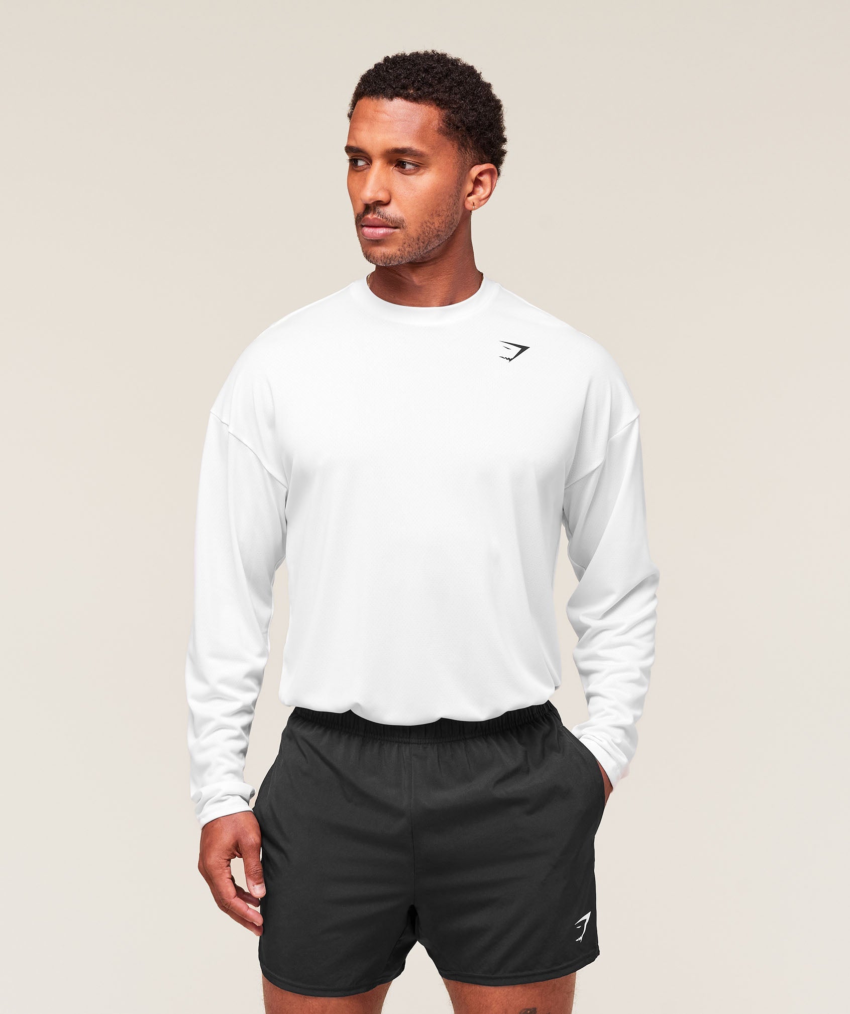 gymshark-arrival-oversized-long-sleeve-t-shirt-ls-tops-white-aw25