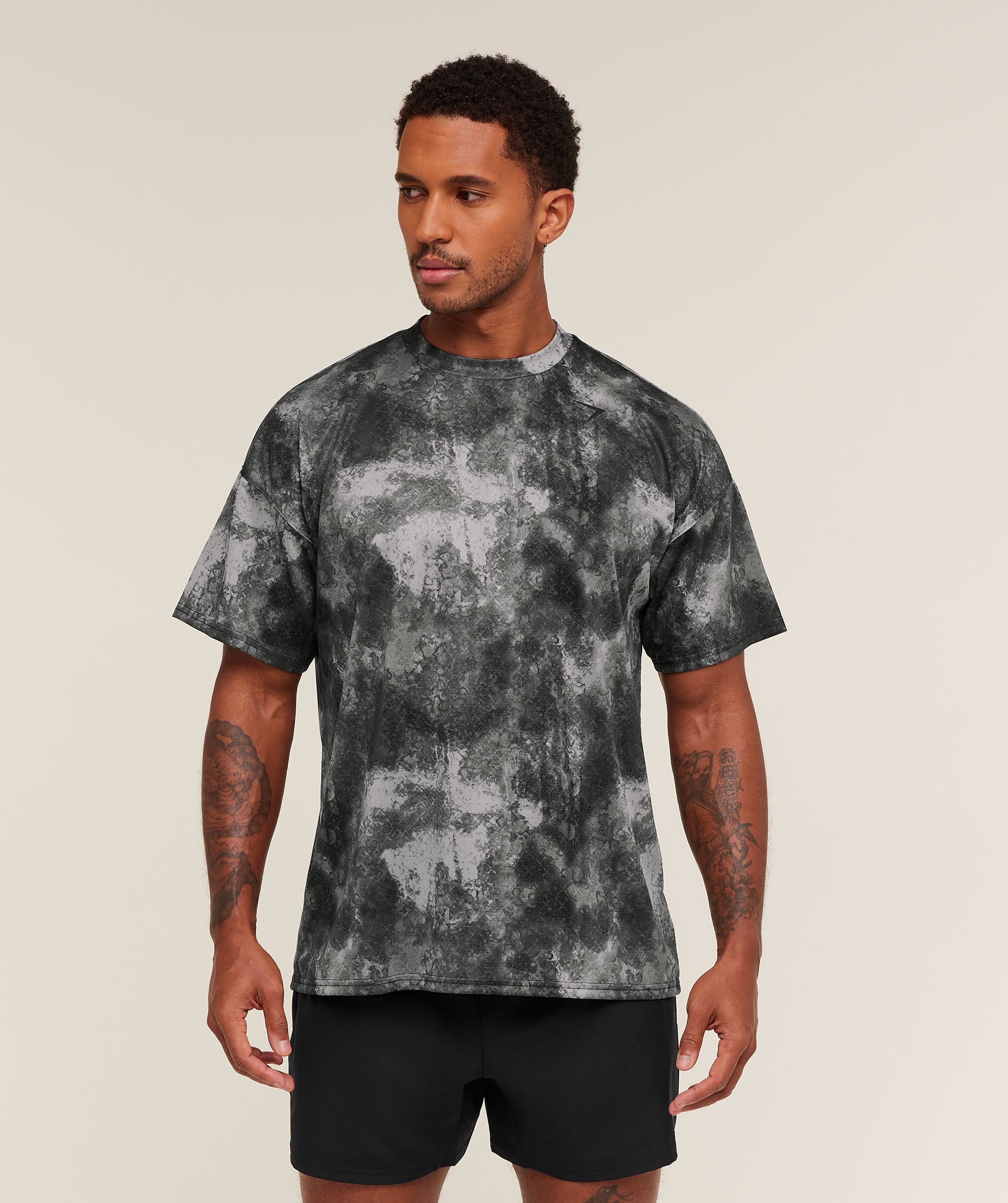 gymshark-arrival-oversized-t-shirt-ss-tops-grey-aw25