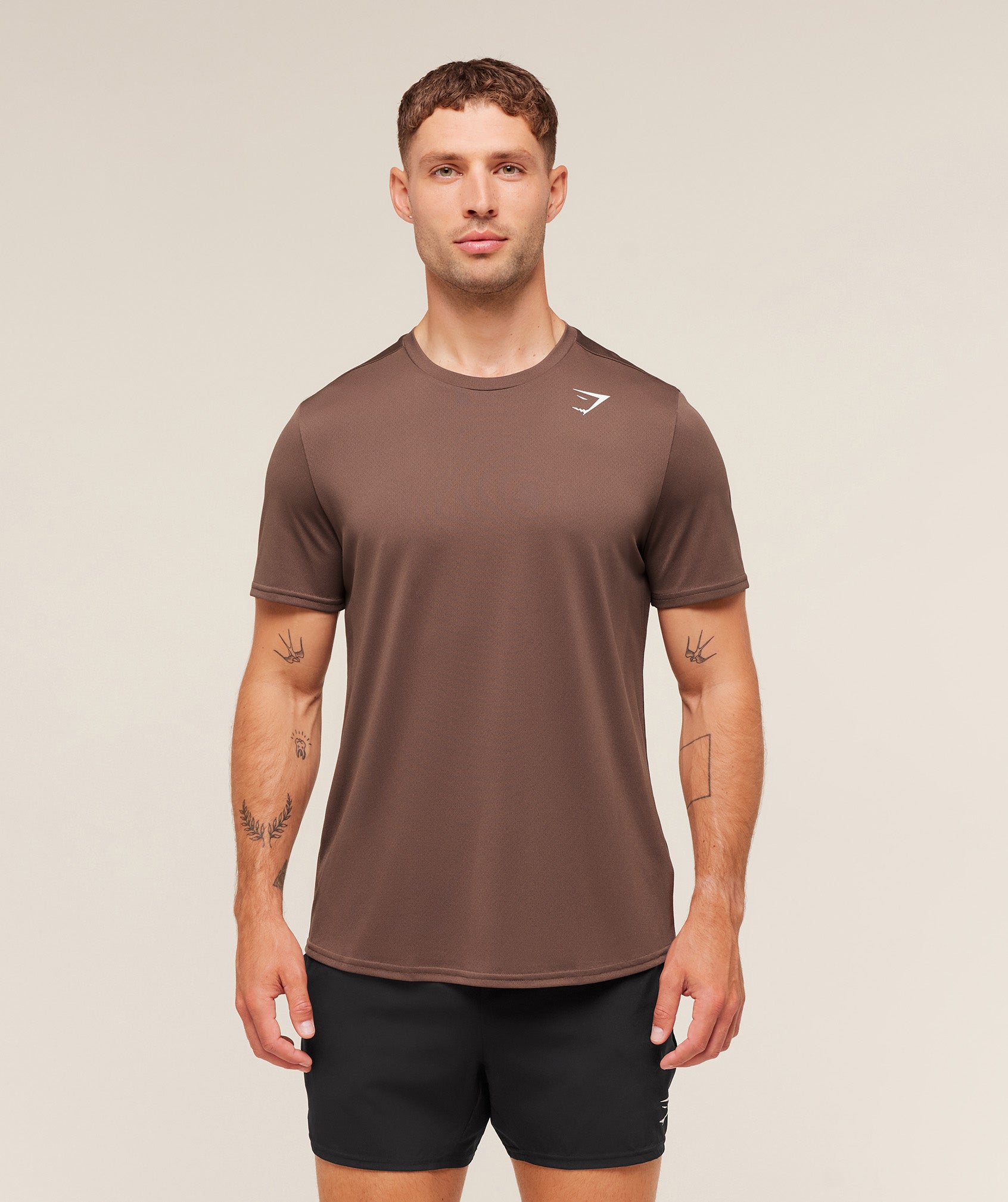 gymshark-arrival-regular-fit-t-shirt-ss-tops-brown-aw25
