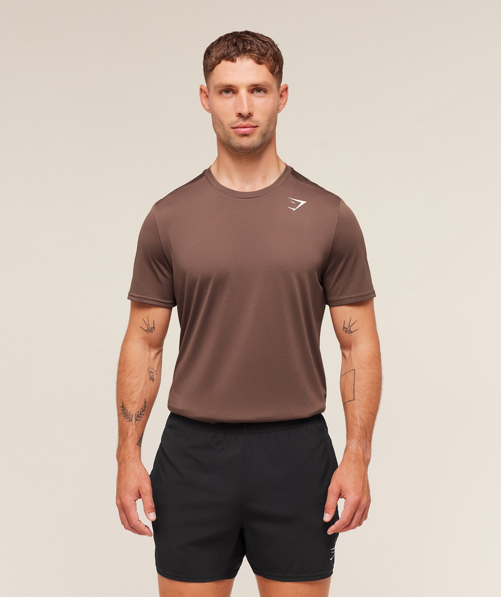 gymshark-arrival-regular-fit-t-shirt-ss-tops-brown-aw25