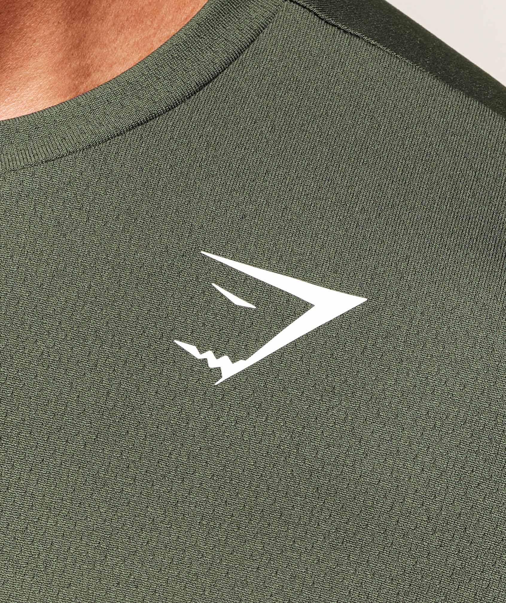 gymshark-arrival-regular-fit-t-shirt-ss-tops-green-aw25-1