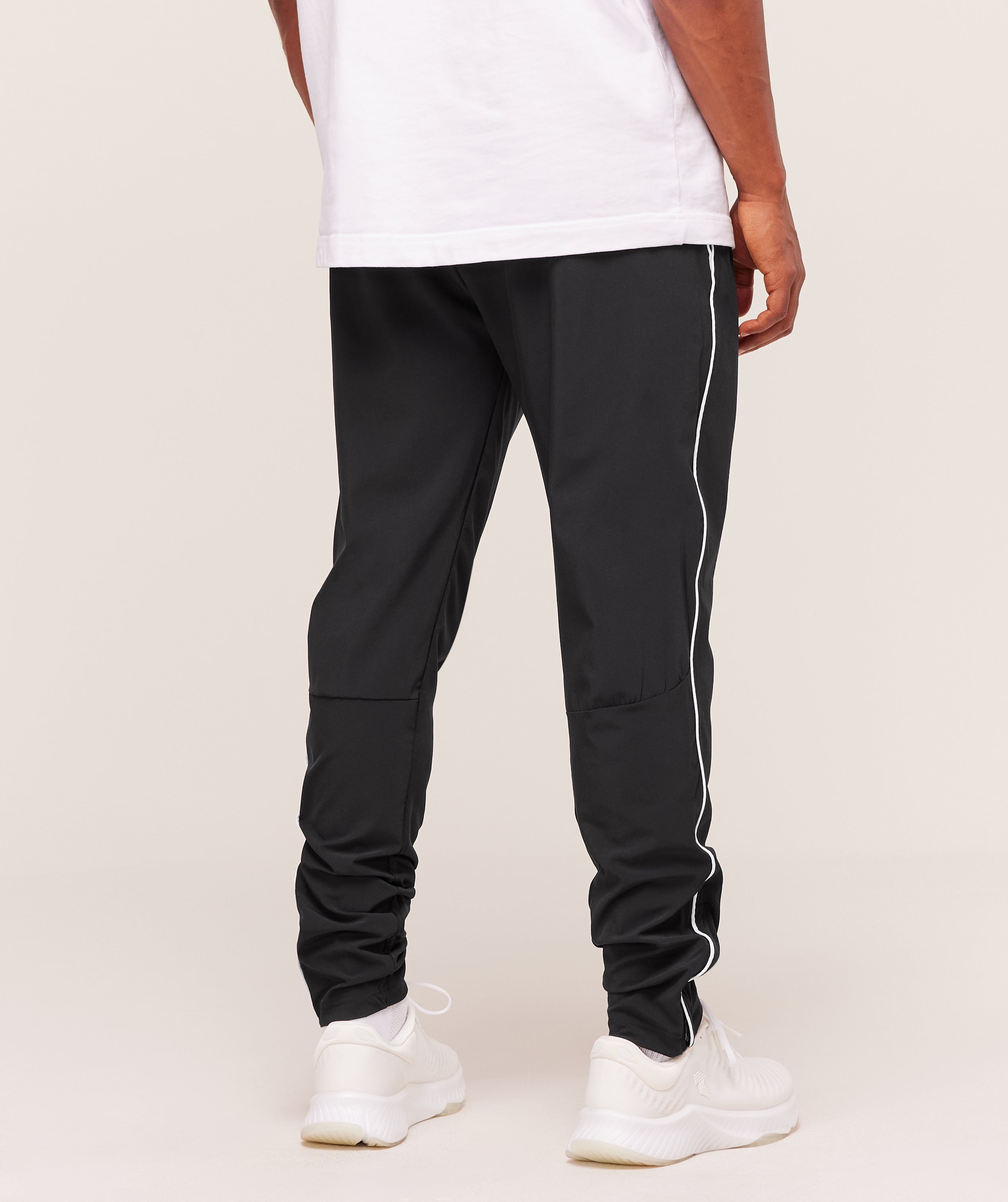 gymshark-arrival-woven-block-joggers-pants-black-aw25