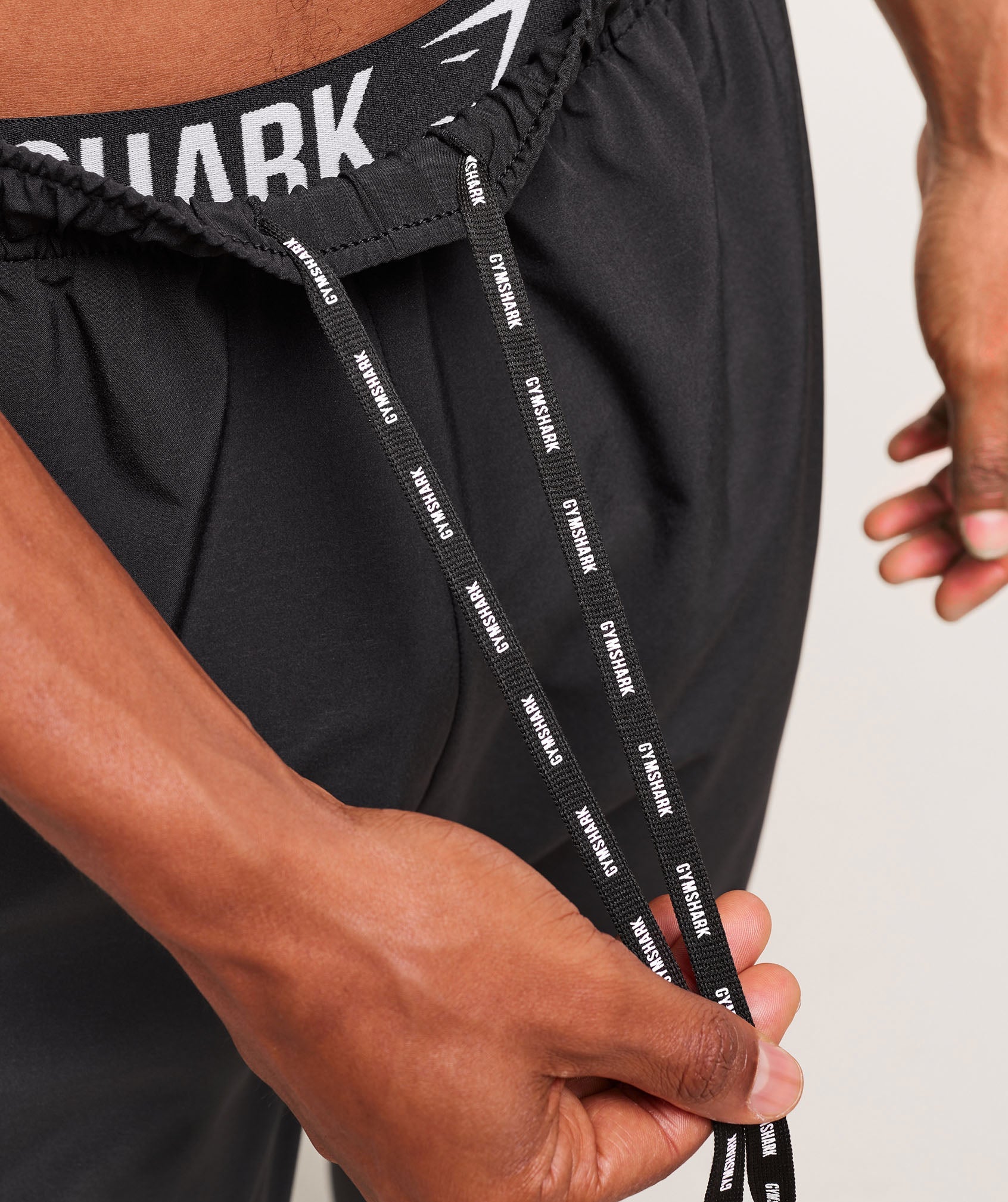 gymshark-arrival-woven-tall-joggers-black-ss25