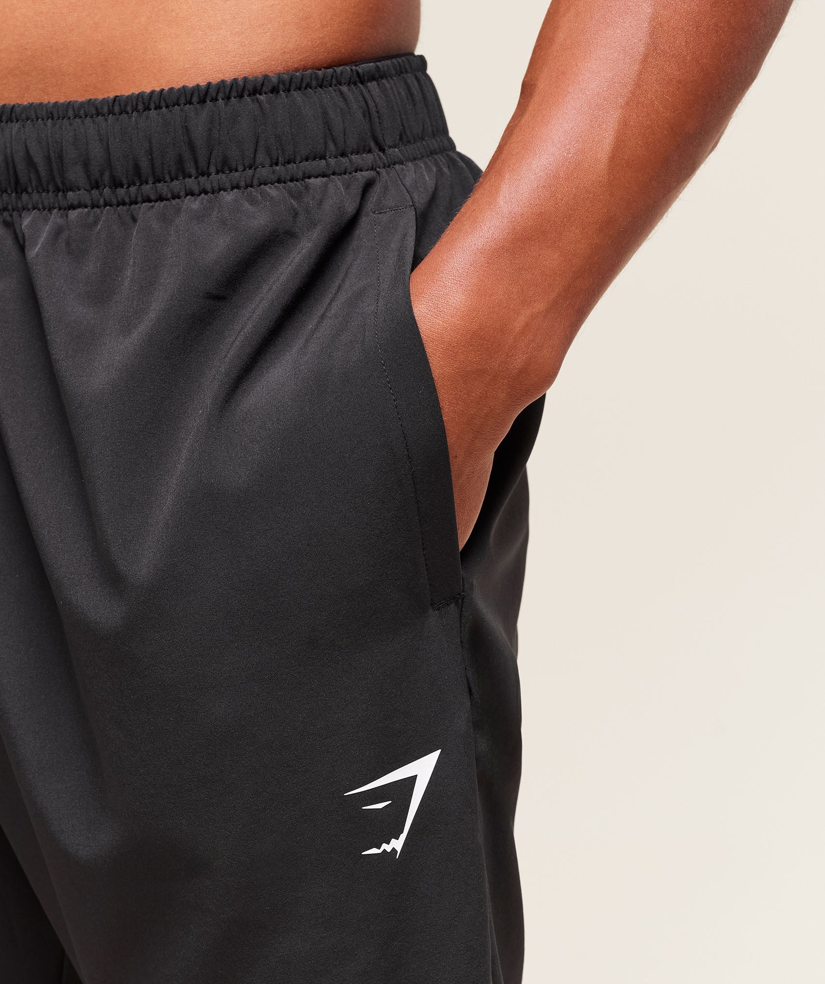 gymshark-arrival-woven-tall-joggers-black-ss25