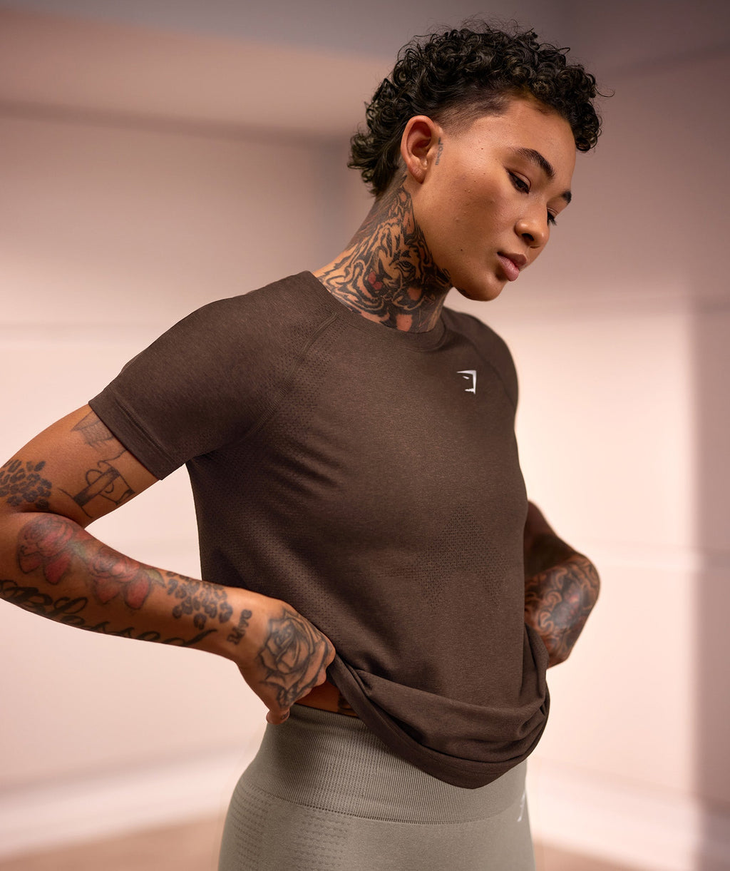 gymshark-vital-seamless-2-0-light-t-shirt-espresso-marl-aw22