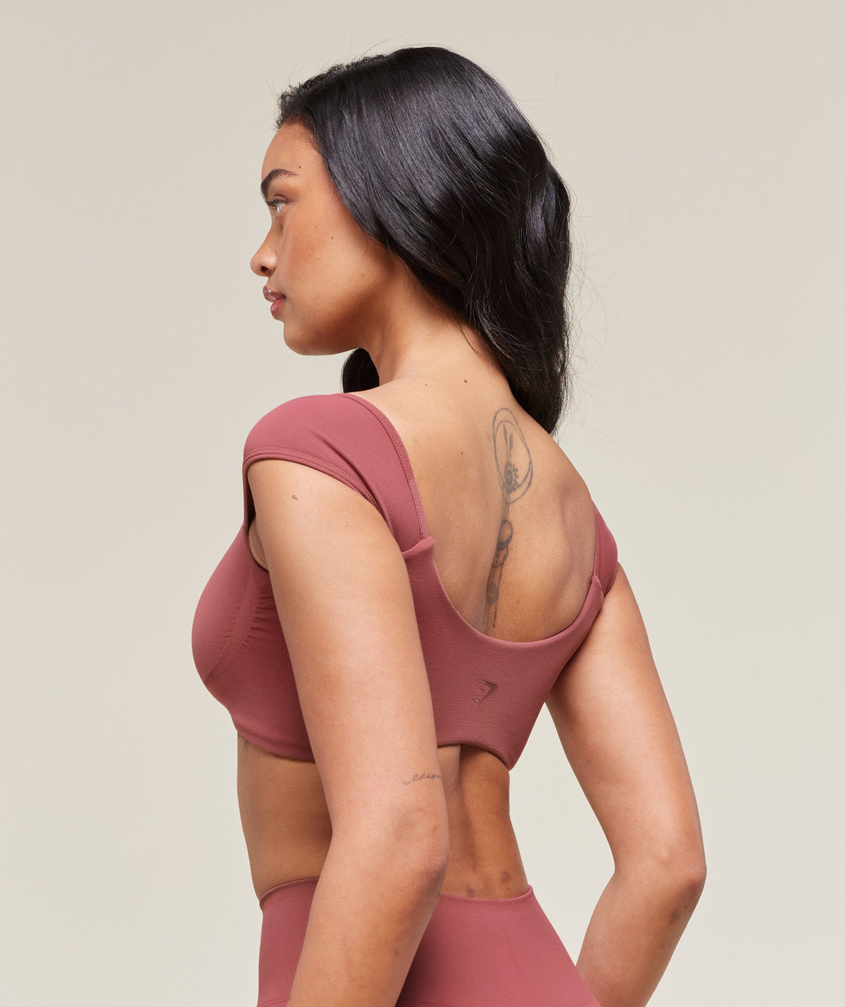 gymshark-soft-sculpt-cap-sleeve-bralette-washed-berry-pink-ss25