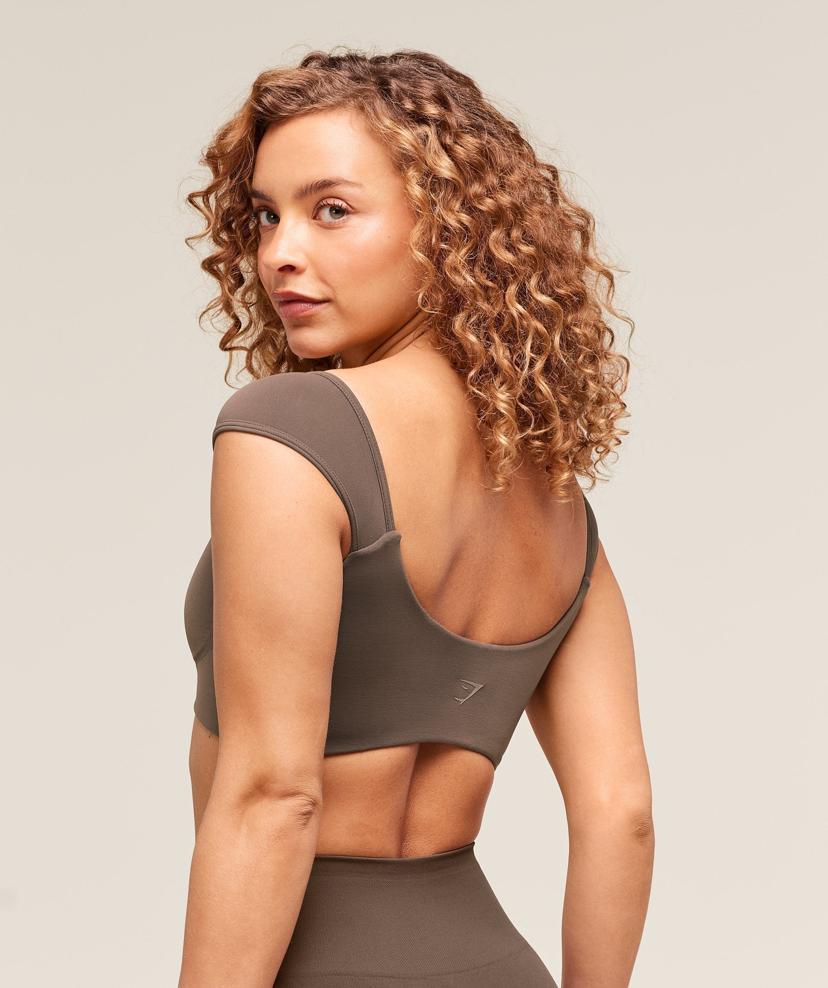 gymshark-soft-sculpt-cap-sleeve-bralette-walnut-brown-ss25