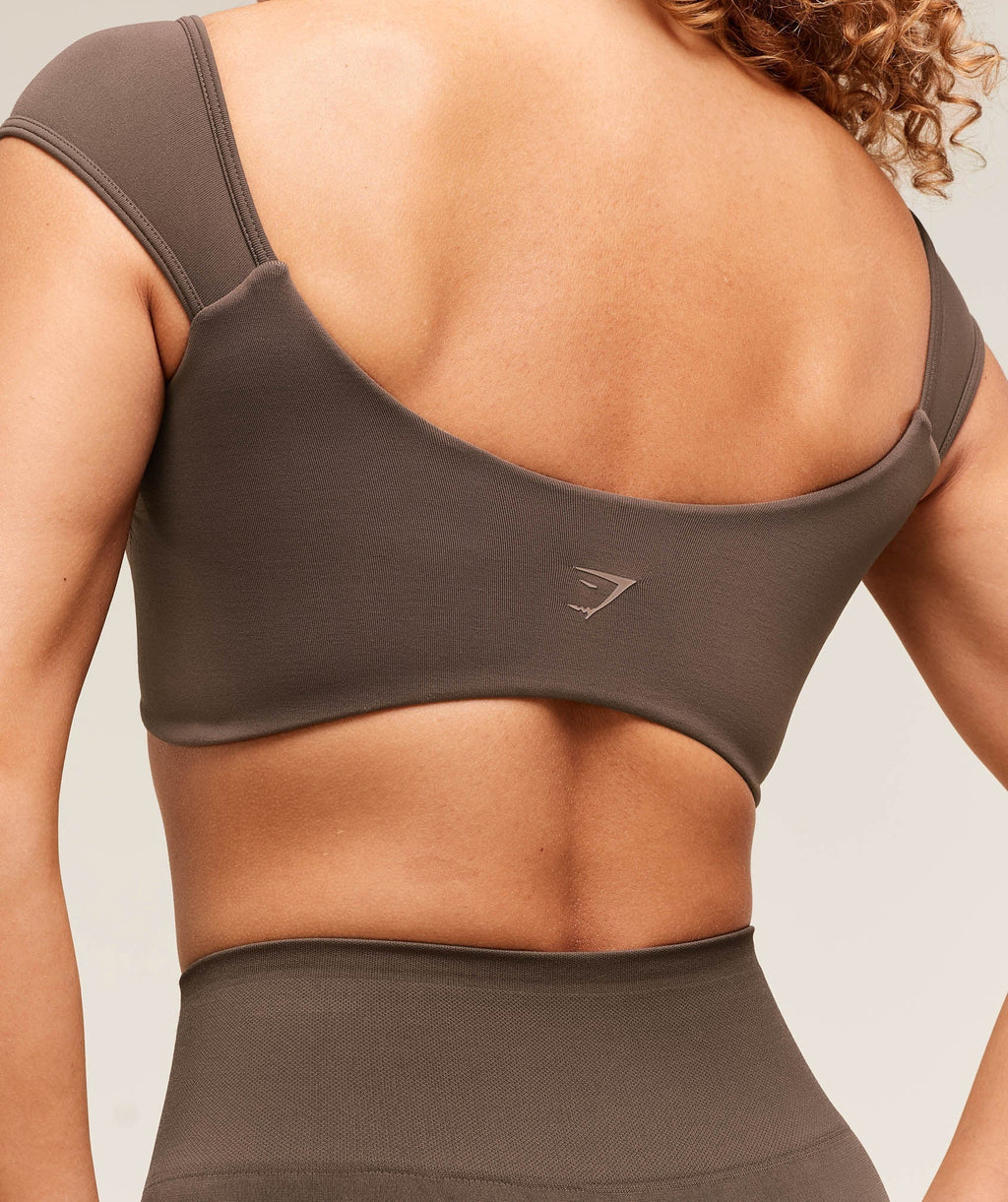 gymshark-soft-sculpt-cap-sleeve-bralette-walnut-brown-ss25