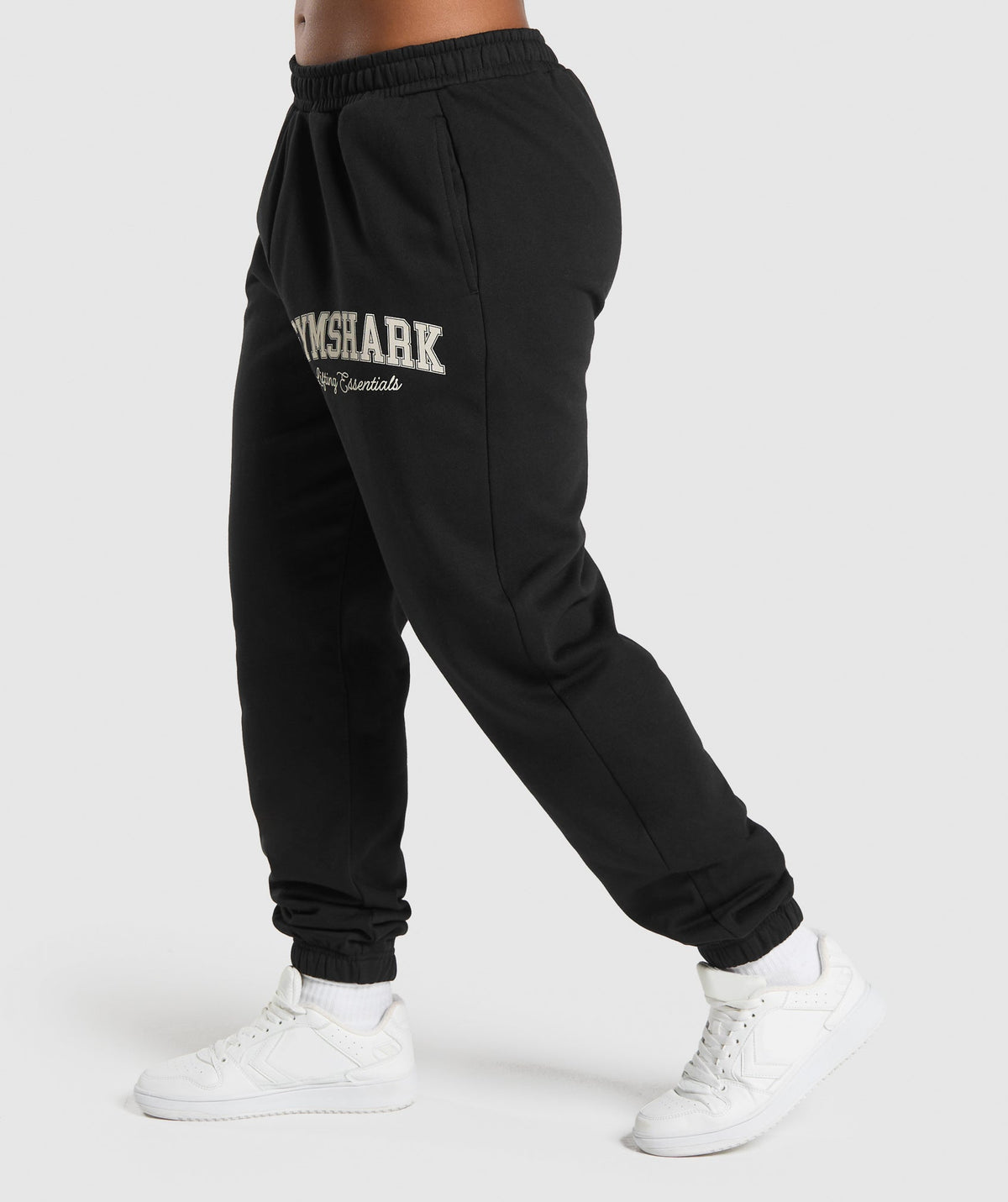 gymshark-lifting-essentials-graphic-brushed-oversized-joggers-black-ss25