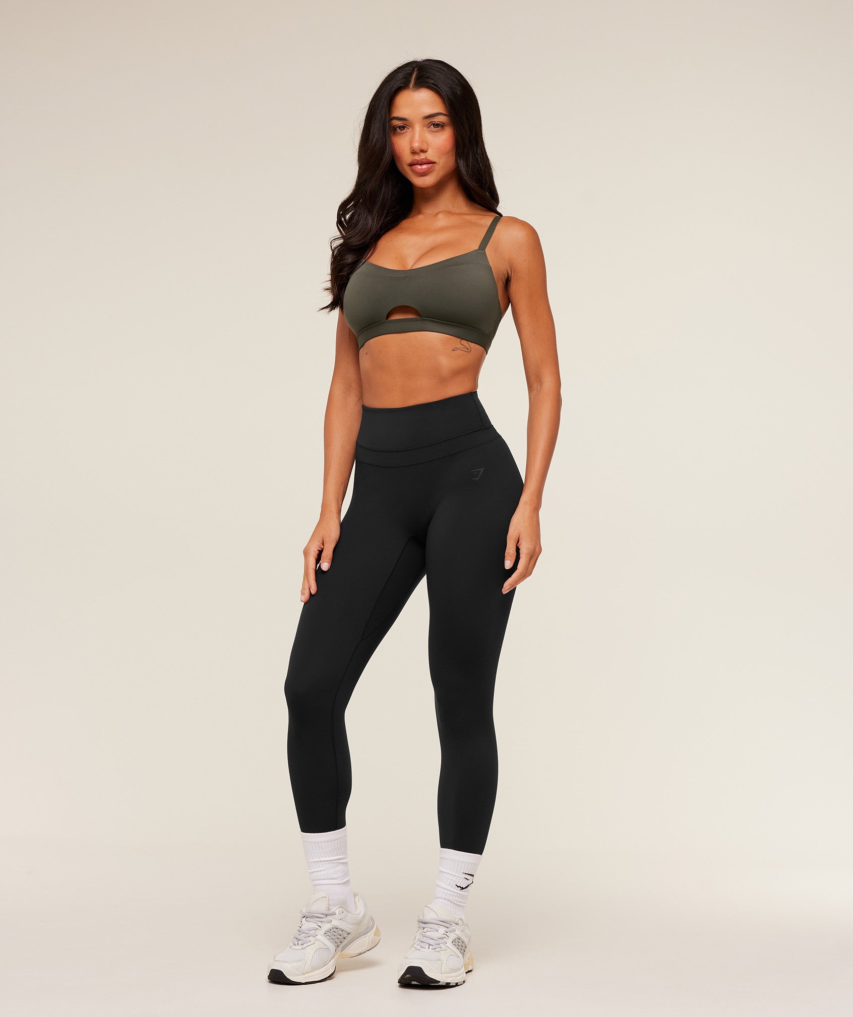 gymshark-balcony-peekaboo-sports-bra-sports-bras-green-ss26