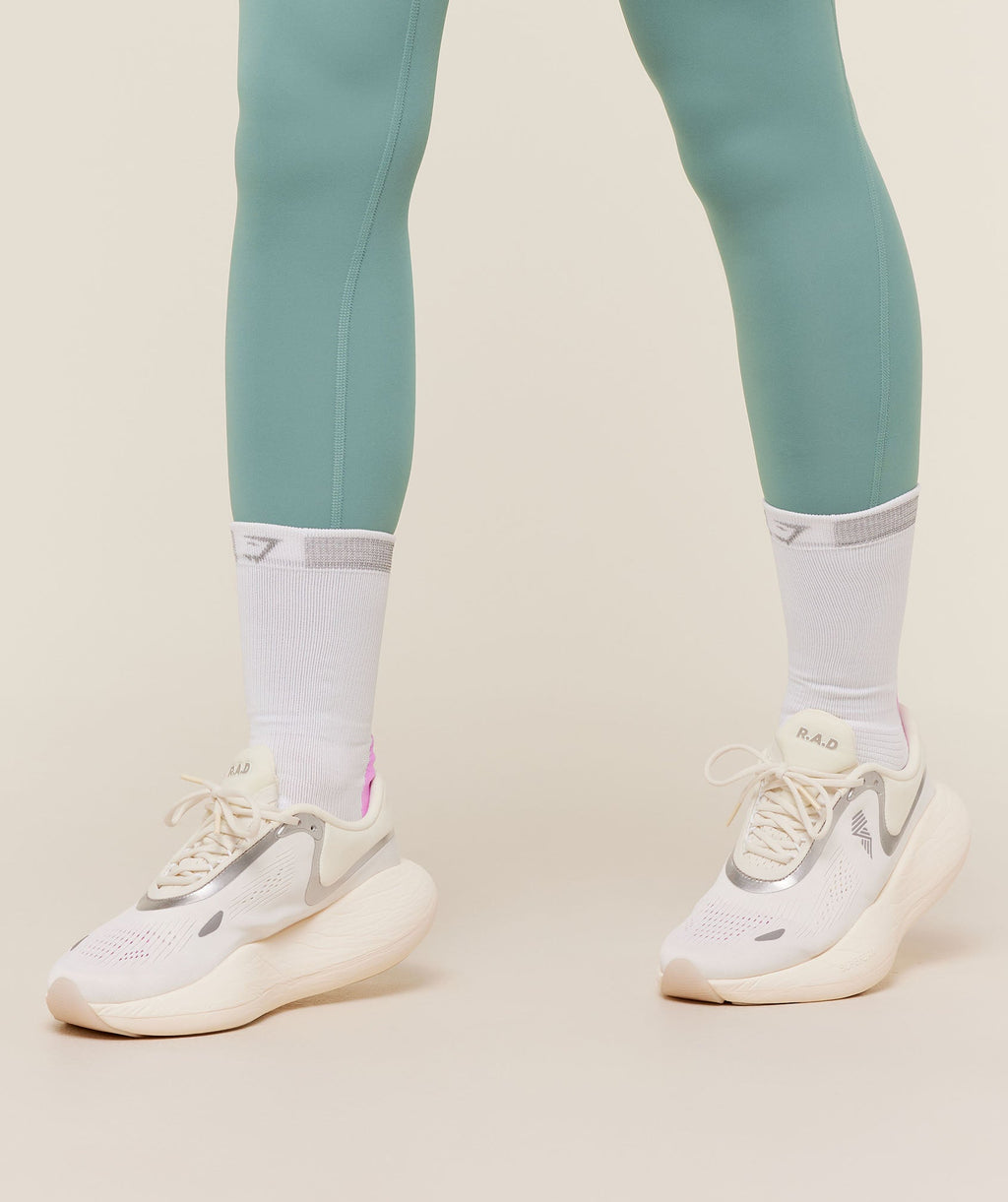 gymshark-running-elite-crew-sock-single-socks-white-aw25