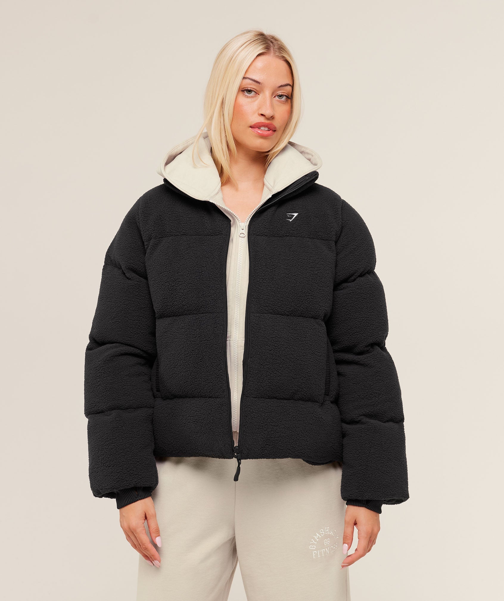 gymshark-sherpa-puffer-jacket-jackets-outerwear-black-aw25