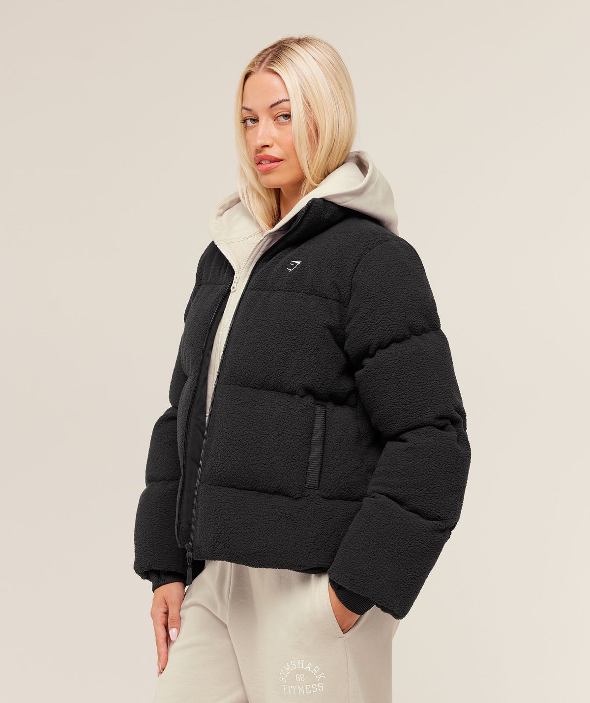 gymshark-sherpa-puffer-jacket-jackets-outerwear-black-aw25