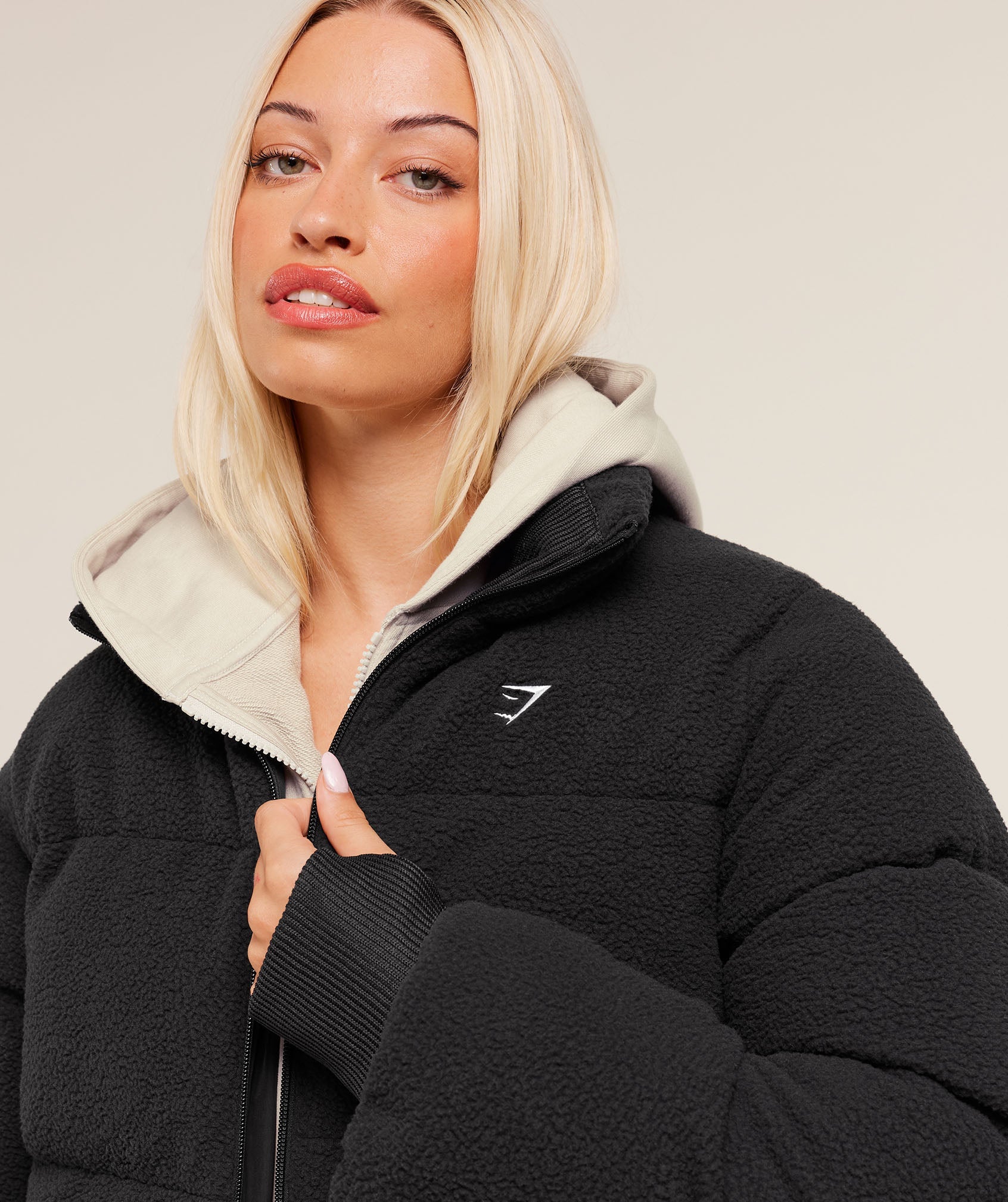 gymshark-sherpa-puffer-jacket-jackets-outerwear-black-aw25