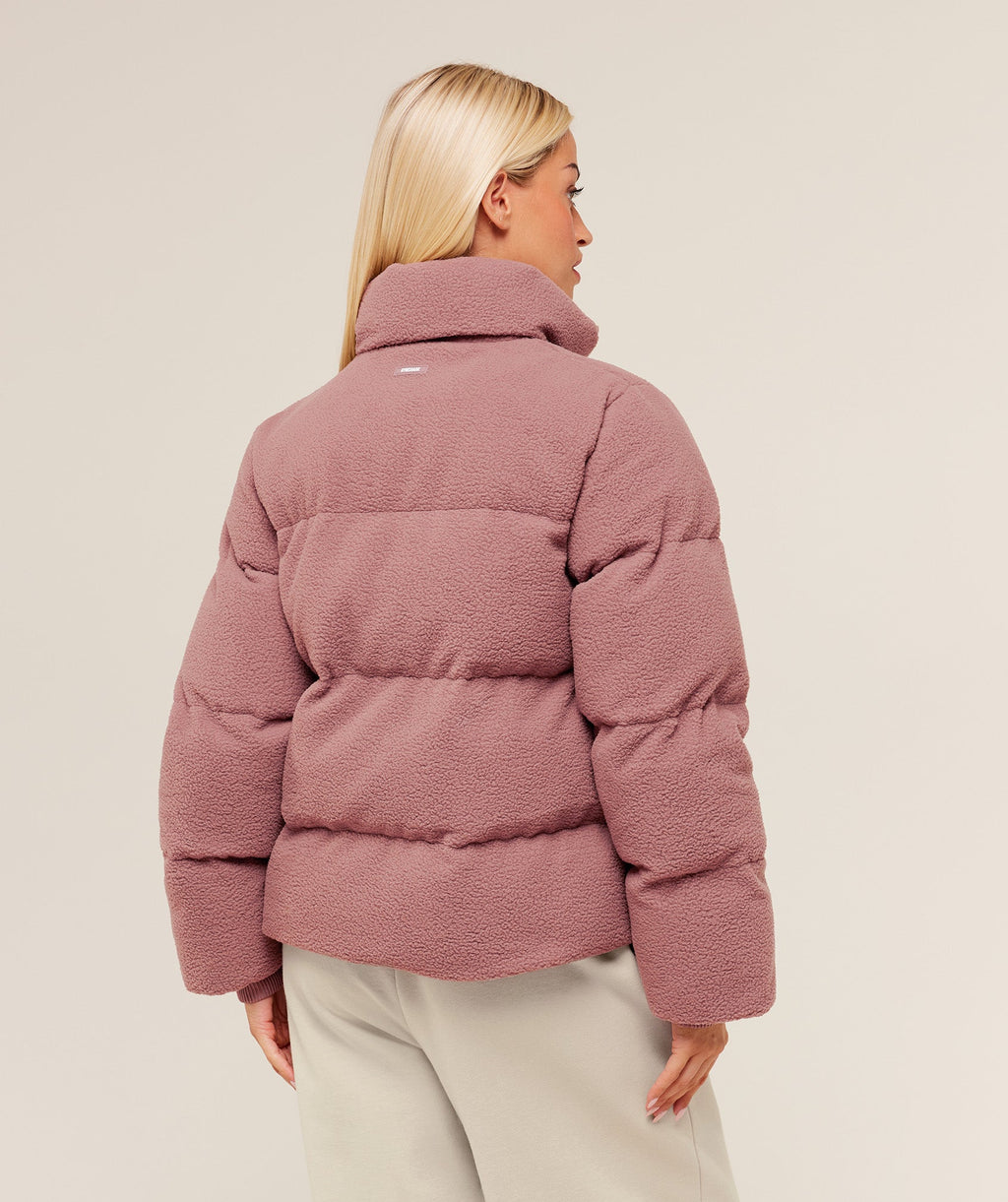 gymshark-sherpa-puffer-jacket-jackets-outerwear-pink-aw25-2