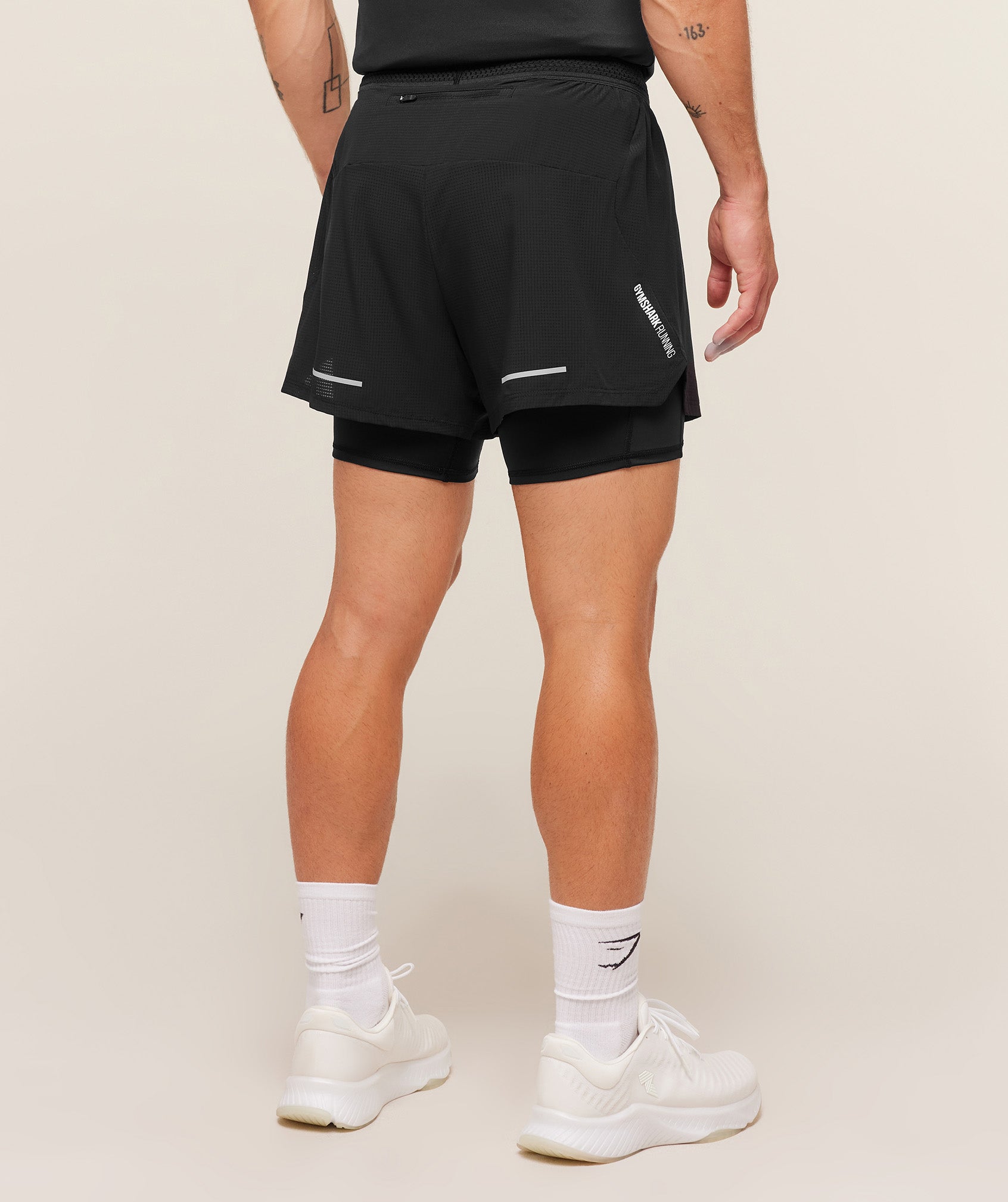 gymshark-running-4-2in1-shorts-shorts-black-aw25