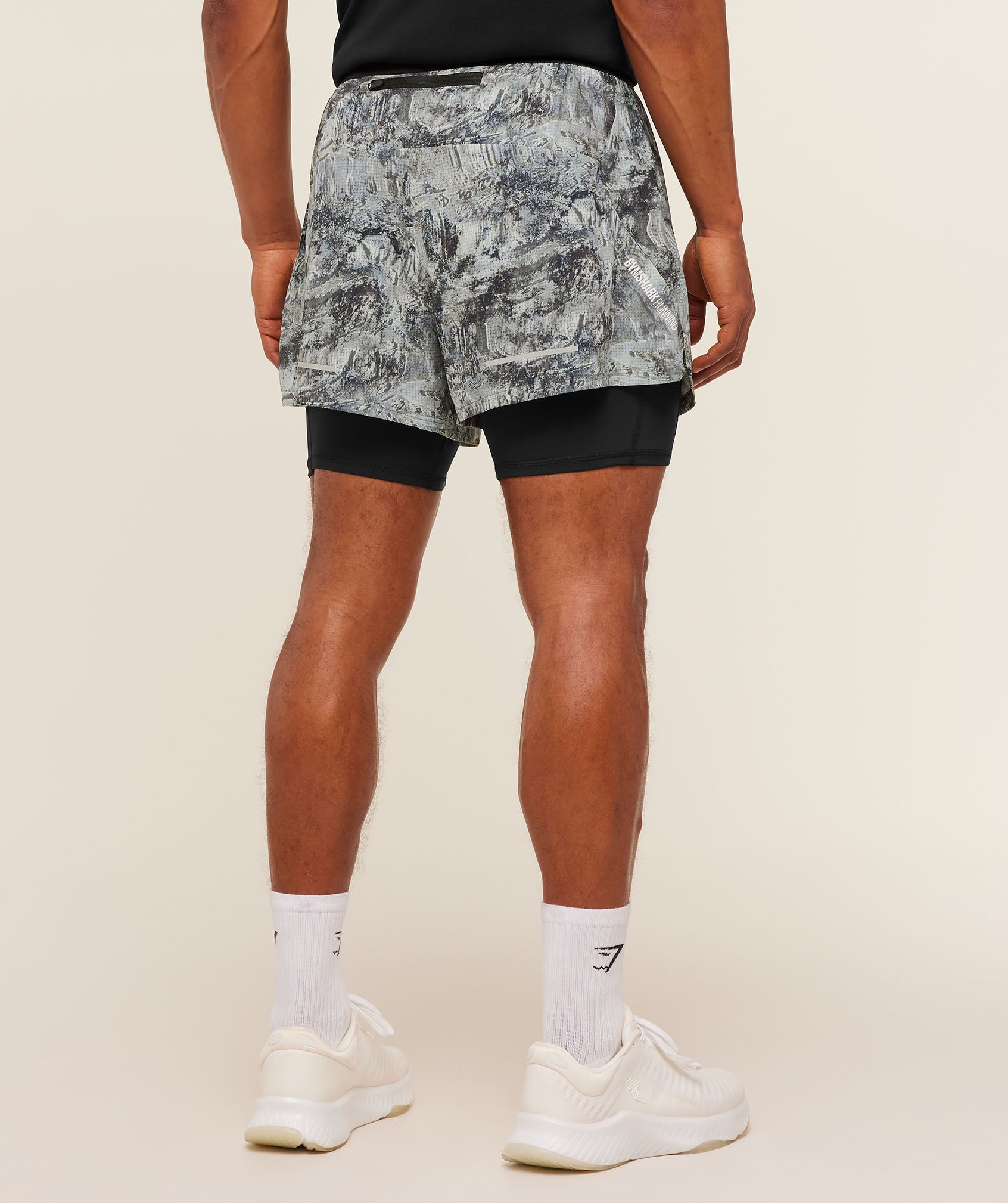 gymshark-running-4-2in1-shorts-shorts-grey-ss26